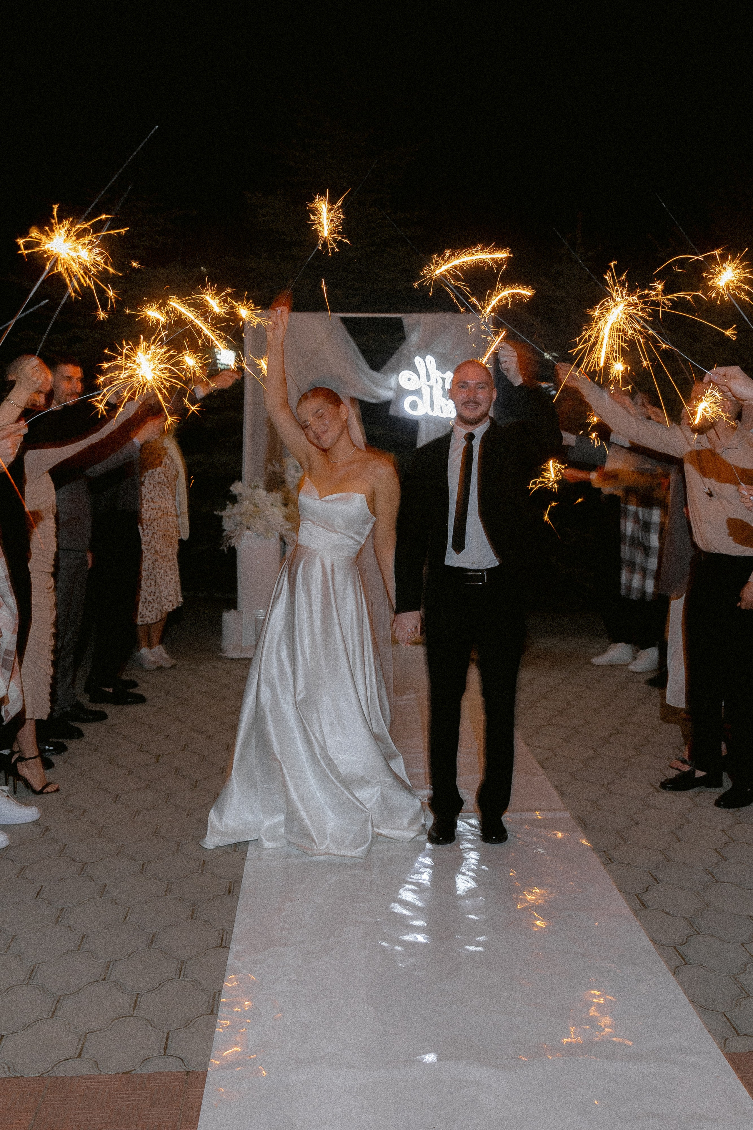 Я создаю профессиональные фотографии, которые сохраняют эмоции, детали и атмосферу вашего праздника. Свадебный фотограф во Владивостоке