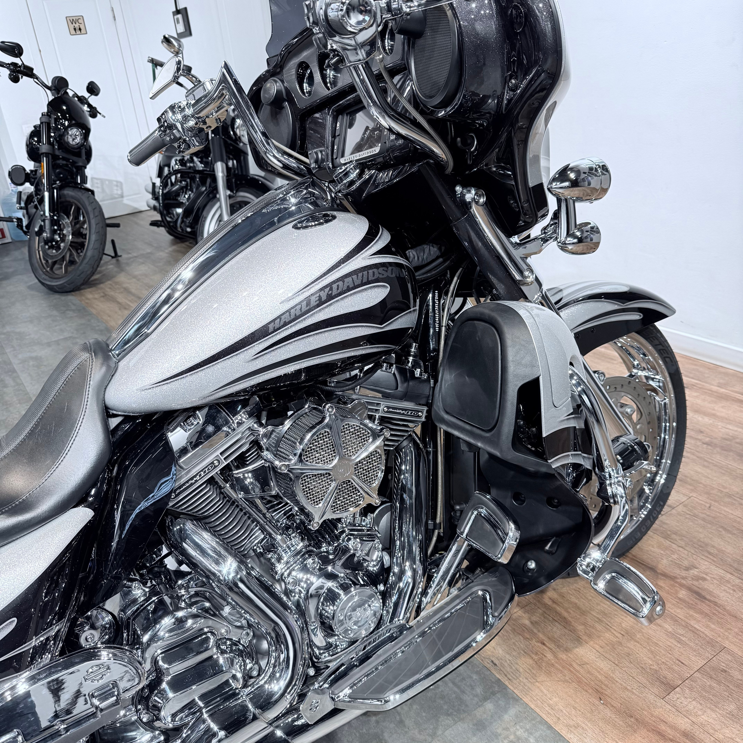 2015 CVO Street Glidе Sреcial 110 Наrd Сandy Сustоm. Hello Davidson, Москва. Только хорошие мотоциклы…