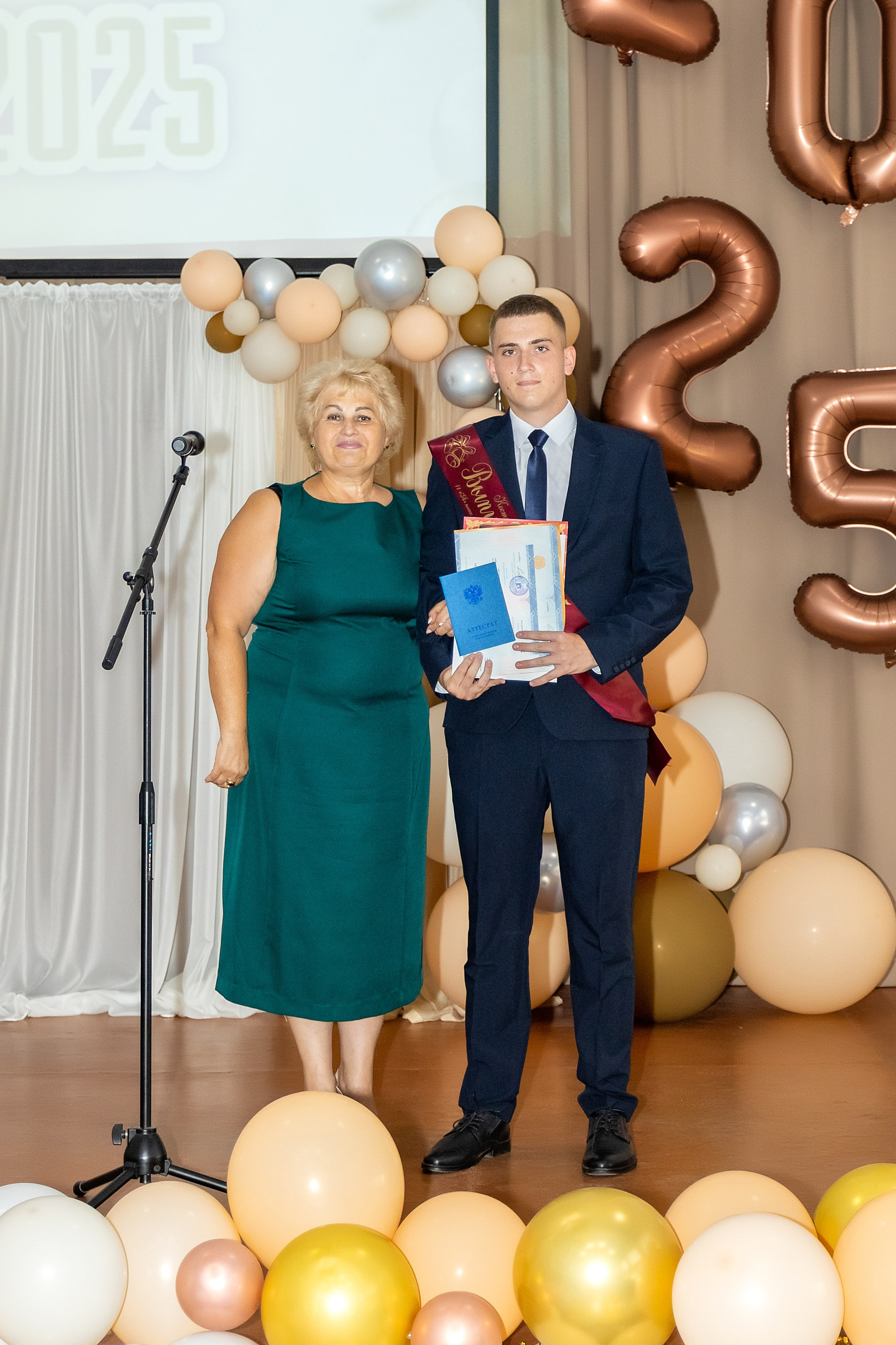 Выпускной. Школа 22, 11 класс. Стильный выпускной альбом Владивосток фотограф Вероника Мигачева