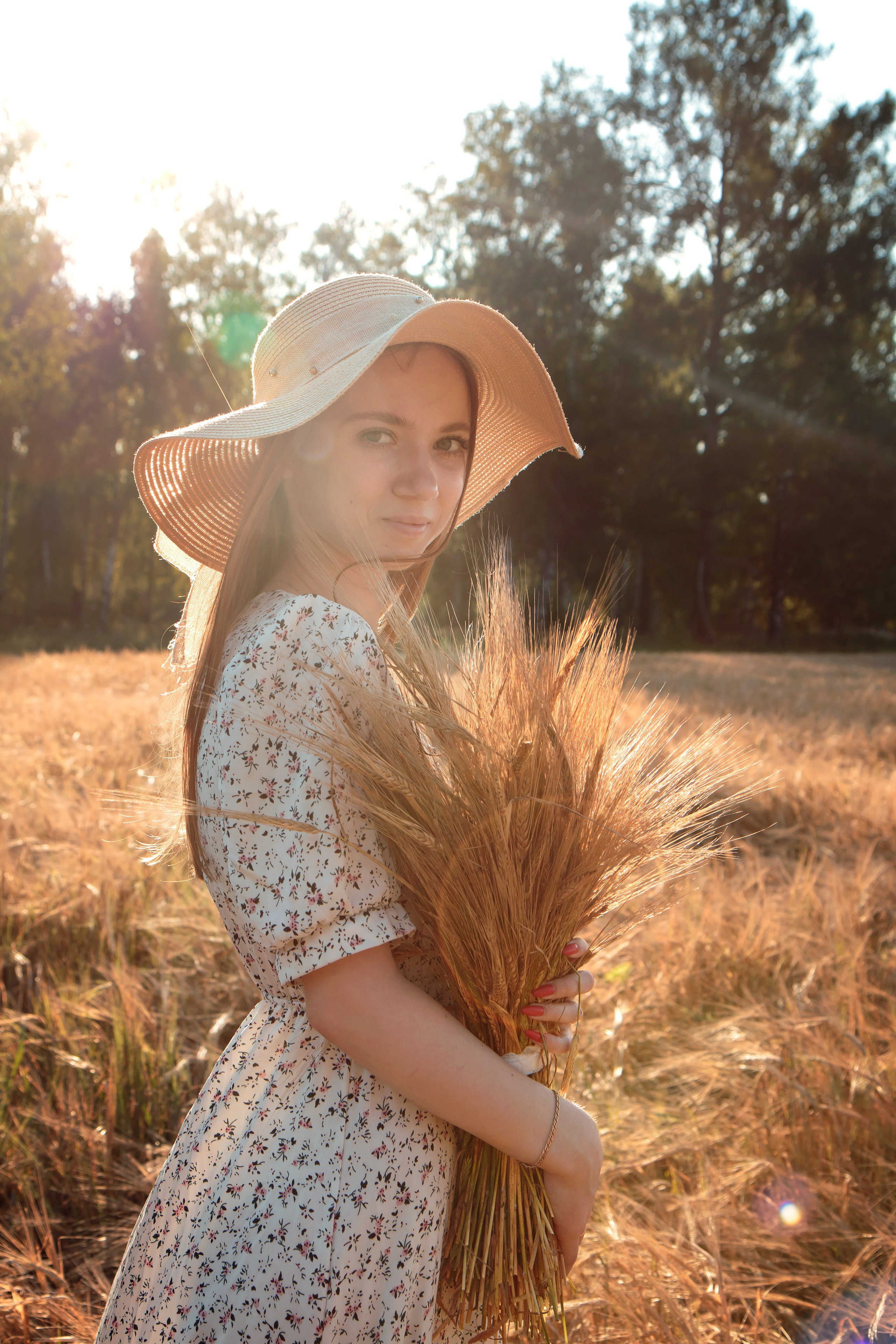 Фотосессия в поле. Фотограф в Шелехове, лучшие выпускные альбомы в Шелехове