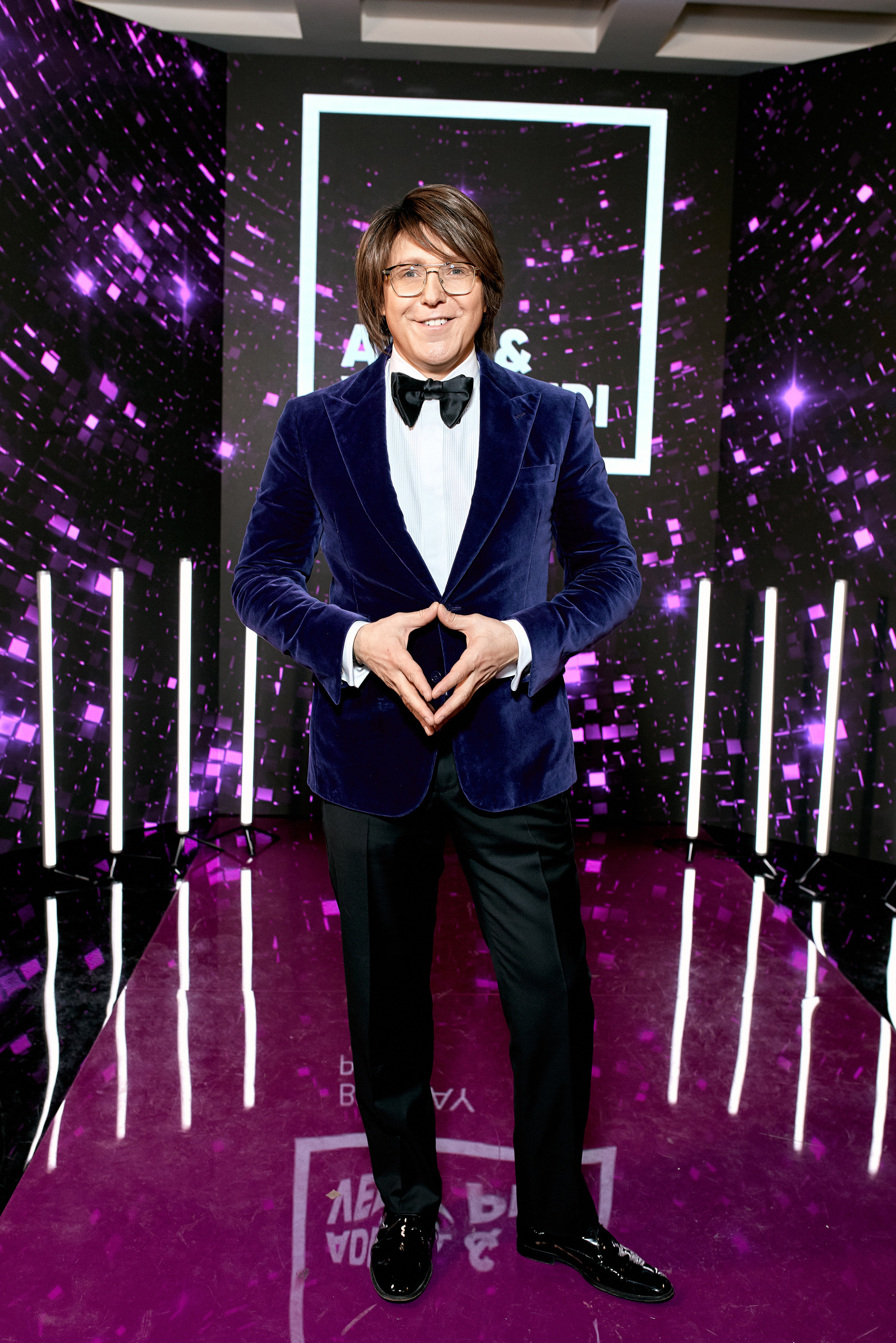 Могу похвастаться большим опыт разнообразных фотосъемок - могу провести фотосессию в студии, на улице, мероприятии или конференции, учитывая нюансы каждого формата.