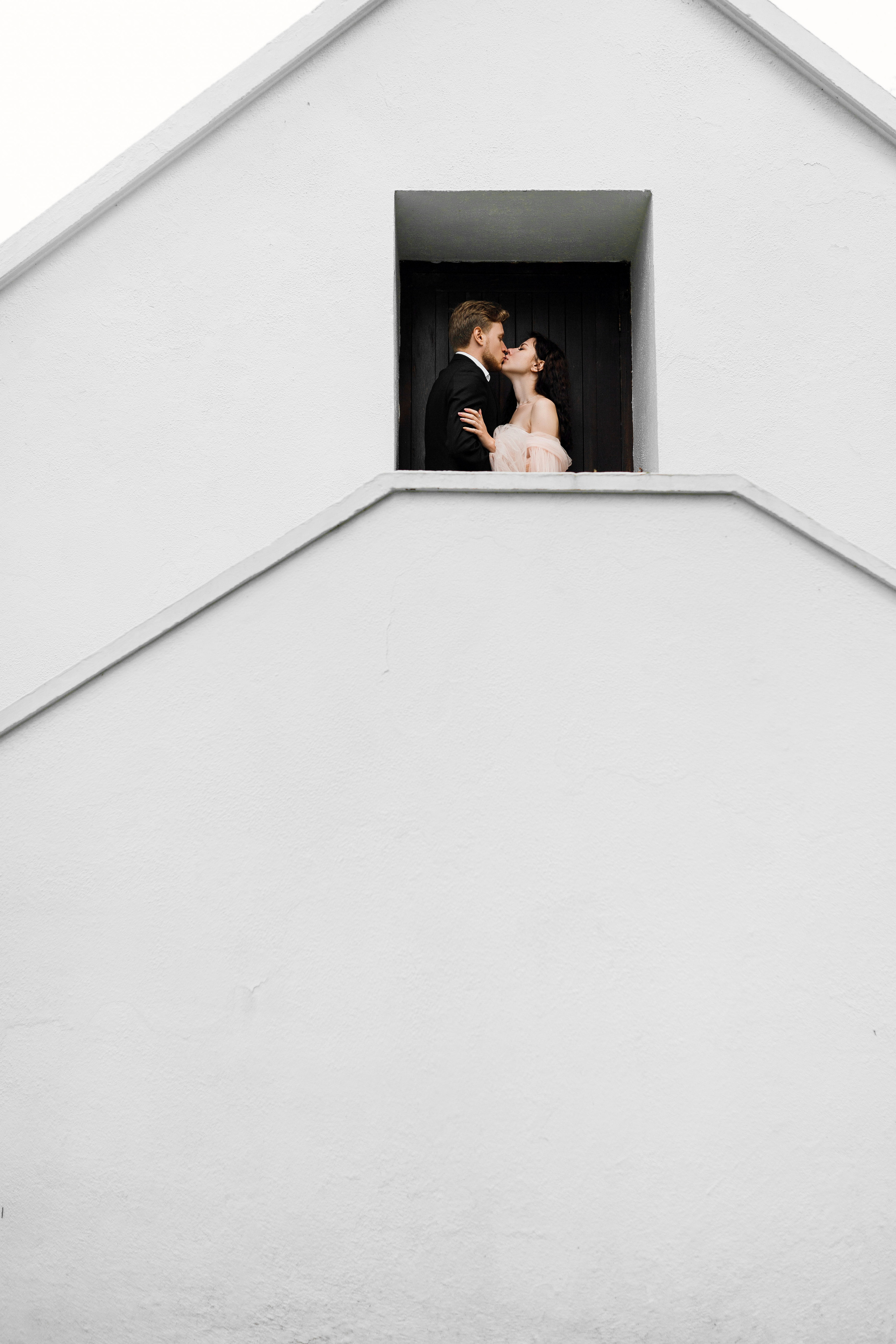 На ретушь фотографий требуется время, но если вы желаете, чтобы я обработал их быстрее - всегда можно найти решение.