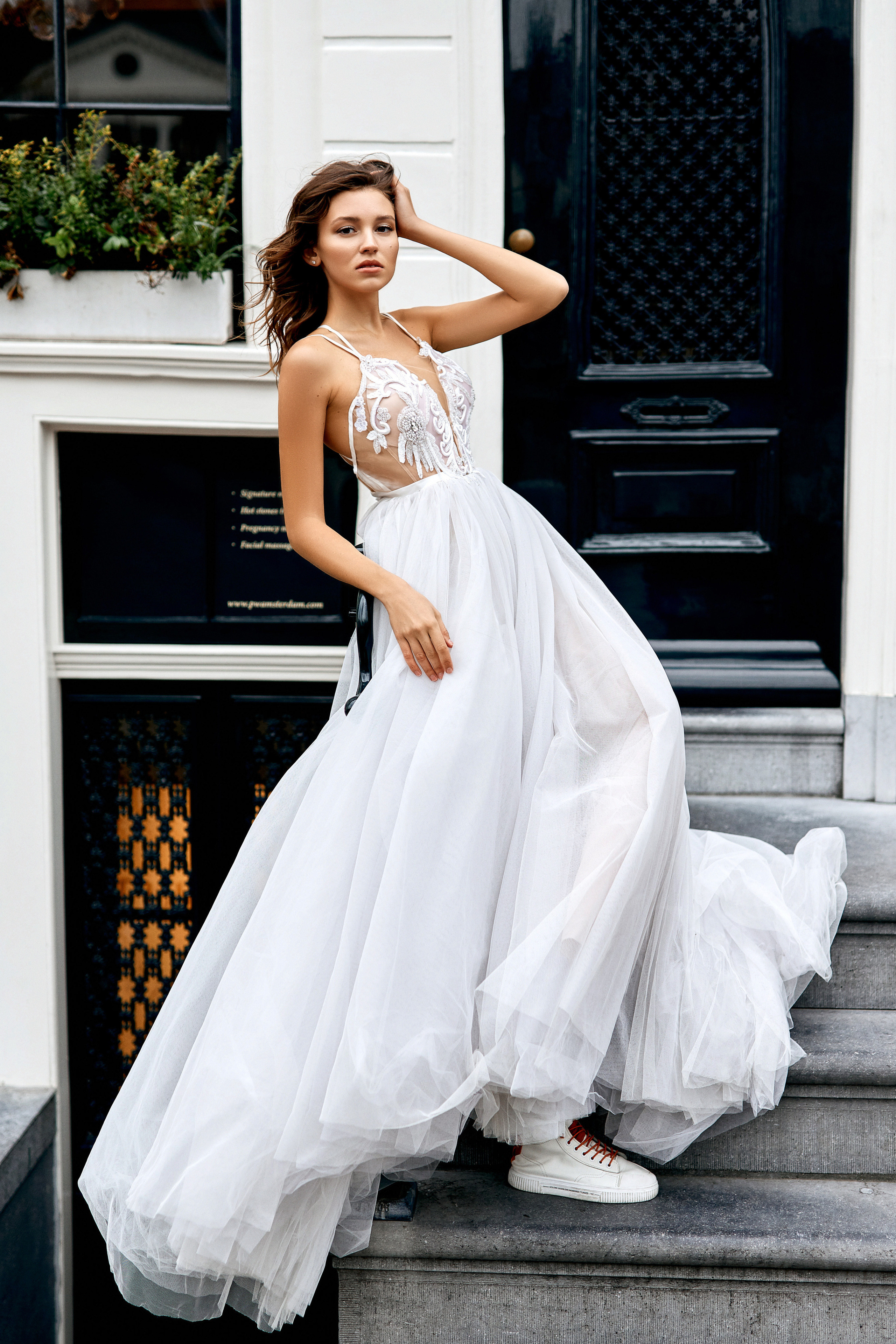 Очередь к хорошему фотографу выстраивается на месяцы вперед. Поэтому при планировании своего мероприятия не оставляйте этот вопрос напоследок, чтобы не остаться в результате с некачественными снимками.