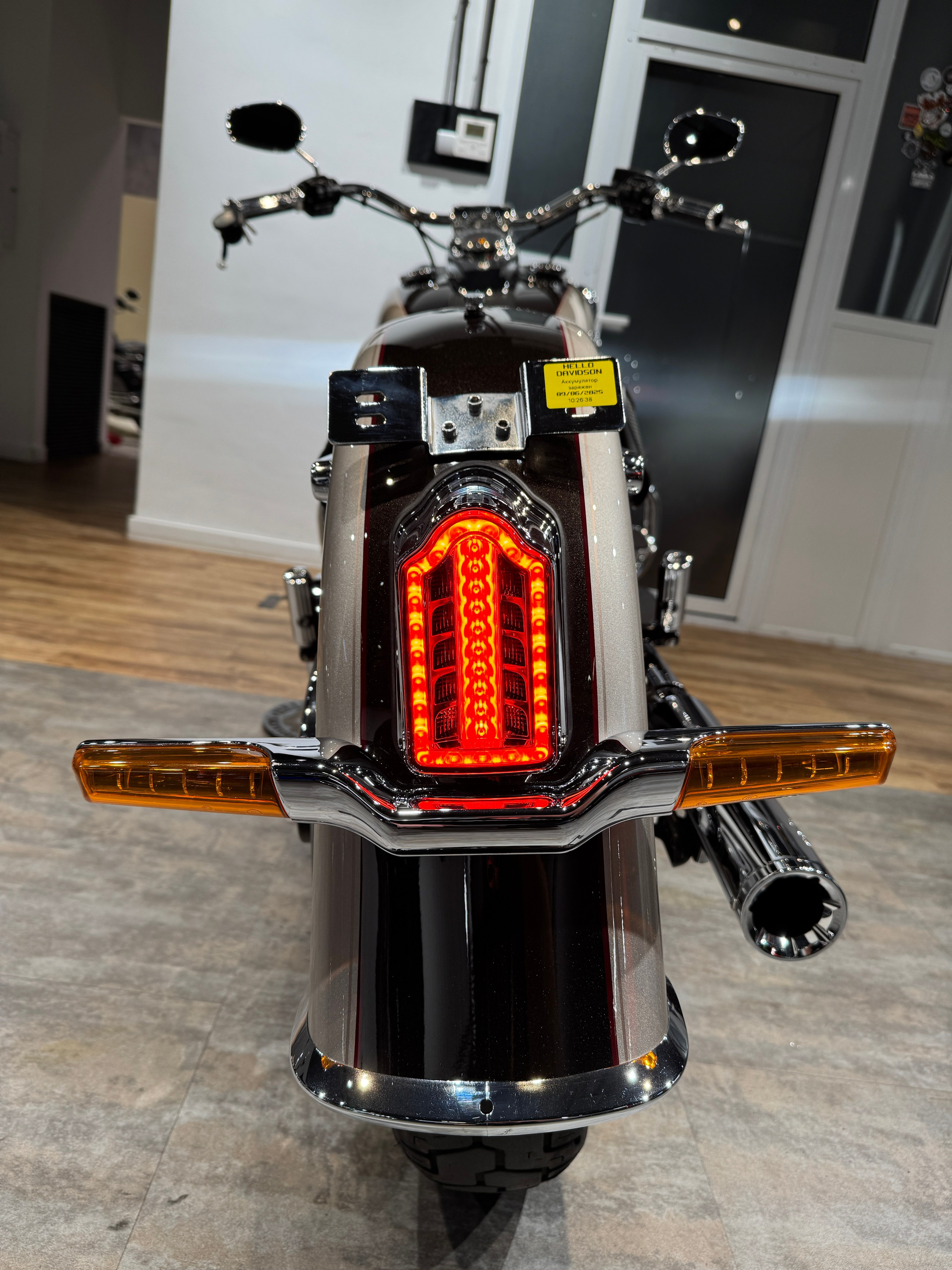 Harley Davidson 2018 Deluxe (Silver Fortune/Sumatra Bro) — купить мотоцикл. Hello Davidson, Москва. Только хорошие мотоциклы…