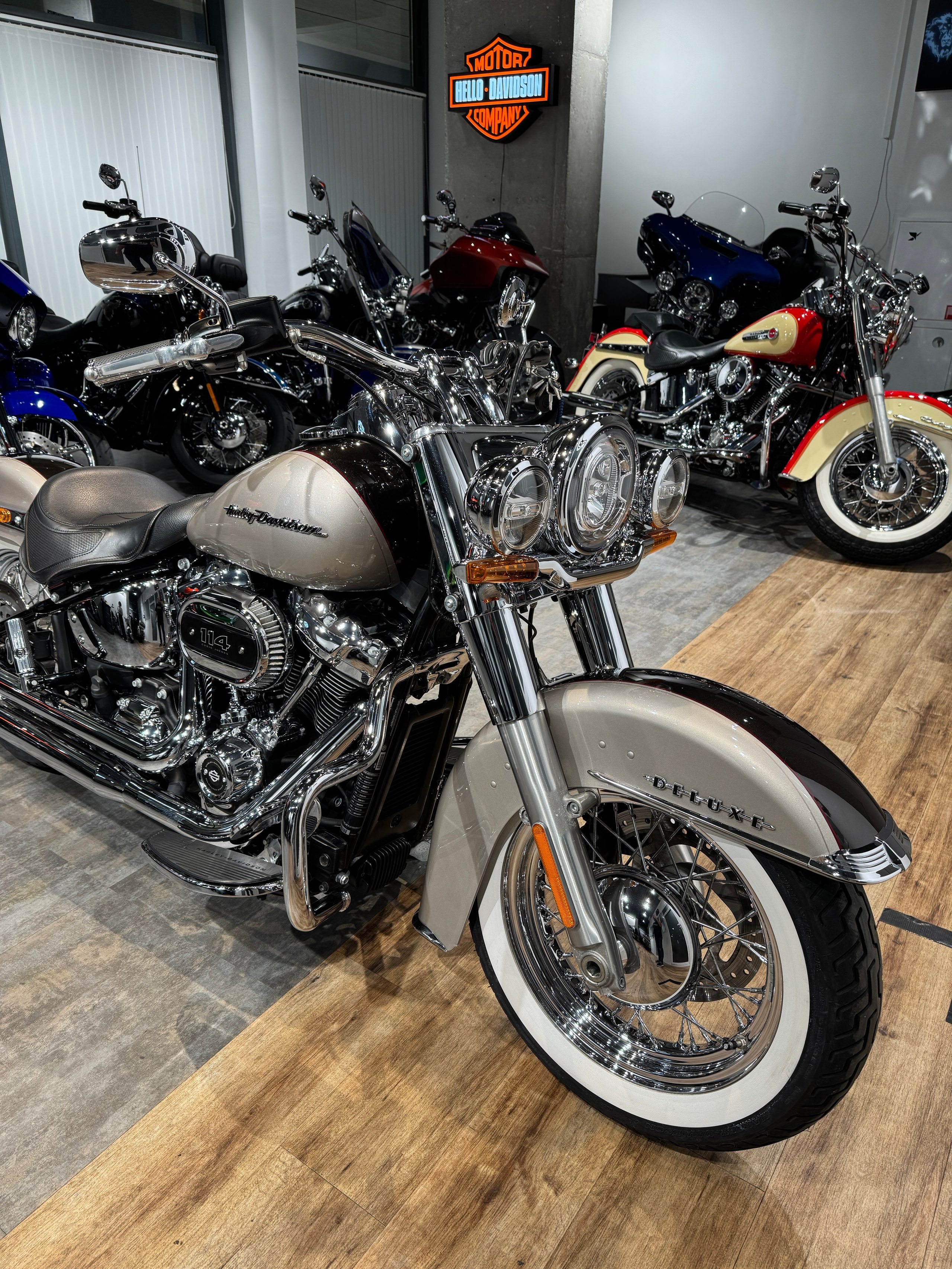 Harley Davidson 2018 Deluxe (Silver Fortune/Sumatra Bro) — купить мотоцикл. Hello Davidson, Москва. Только хорошие мотоциклы…