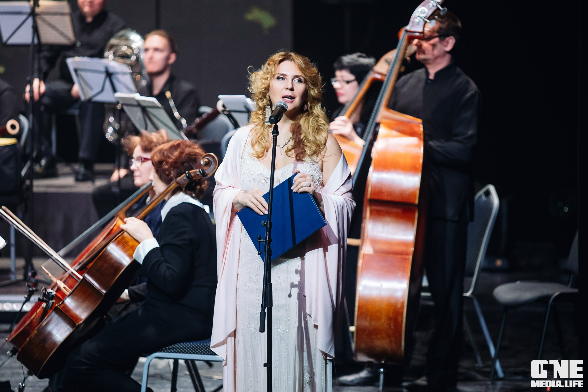Концерт 8 марта в Янтарь холл. One Media Life: фоторепортажи, фотоотчеты с мероприятий и заведений