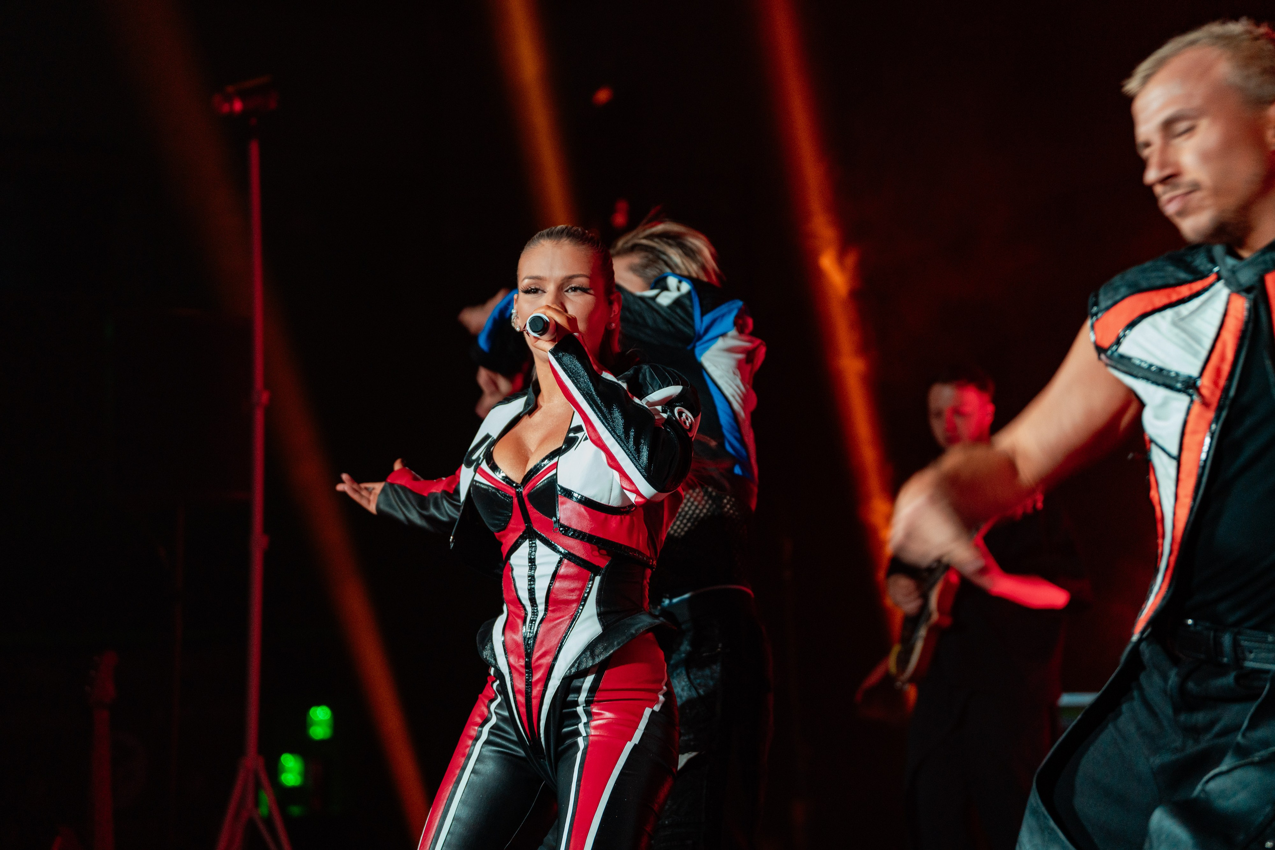 Люся Чеботина — фото с концерта. Репортажный фотограф в Москве Измалков Артем