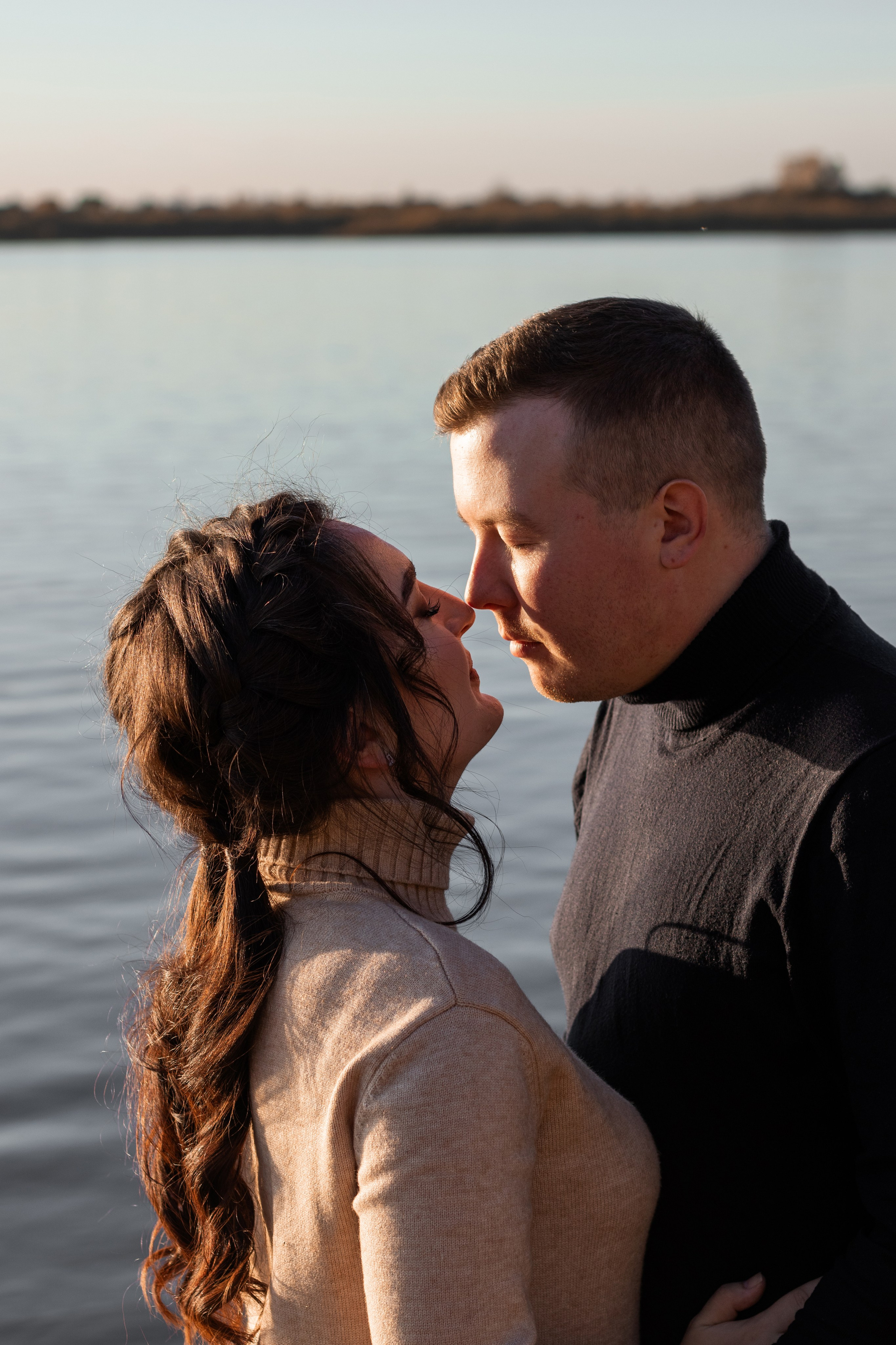 Пара Love Story съёмка в городе Томск в солнечный день