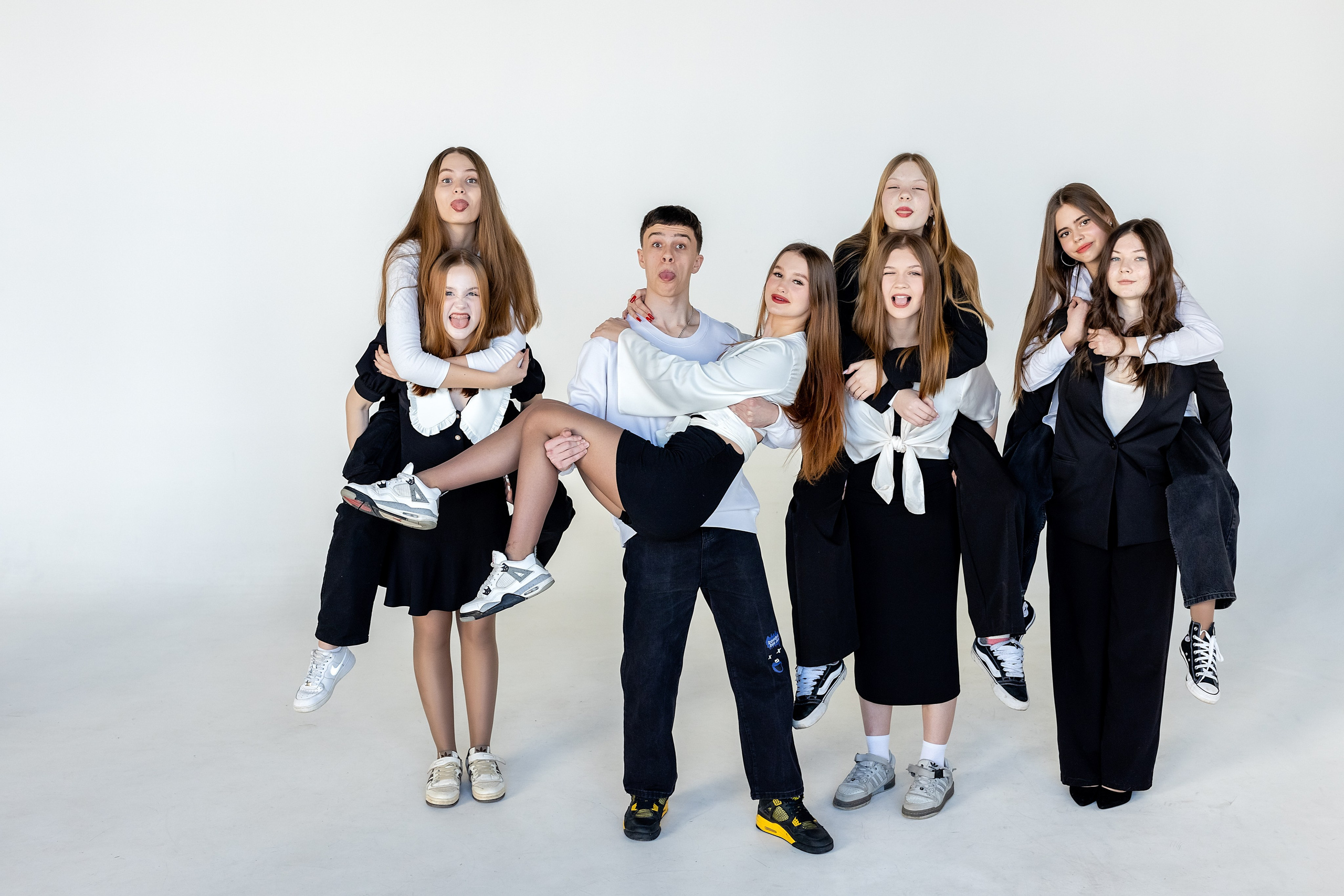 Школа 71, 9 класс. Владивосток. Стильный выпускной альбом Владивосток фотограф Вероника Мигачева