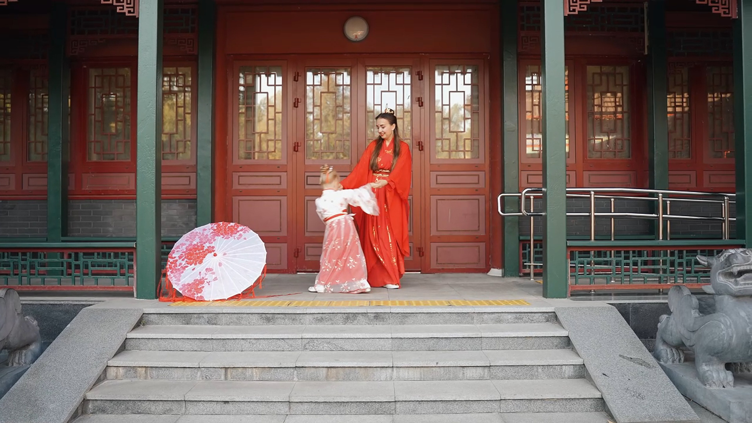 Наталья и Яна — Не просто съёмки, а целые миры 🎬. Видеограф / Фотограф  — Яна Спащанская