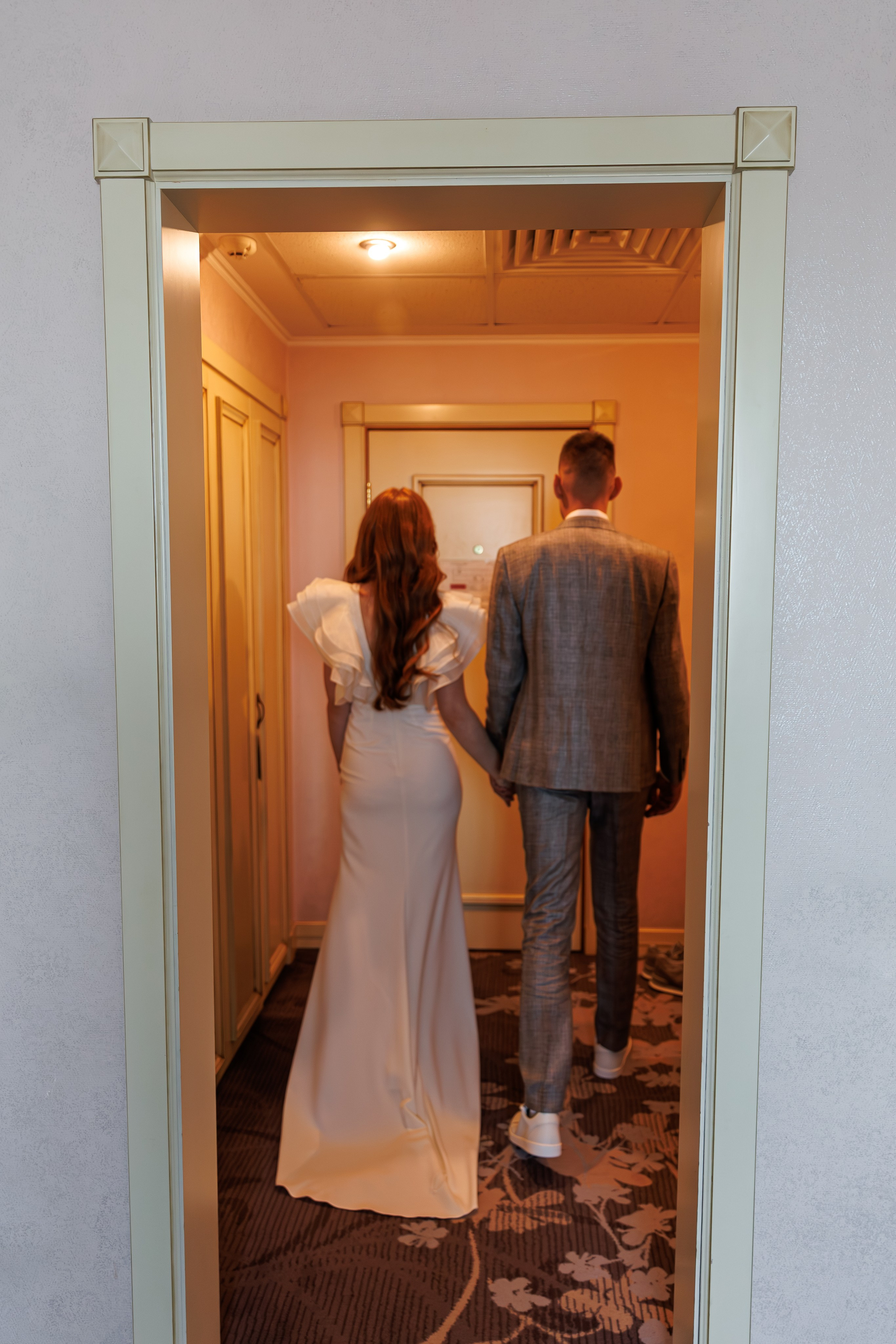 Свадебная фотосессия и сборы в отеле Милан (м. Домодедовская). Свадебный фотограф Москва и МО Сергей Киржаев