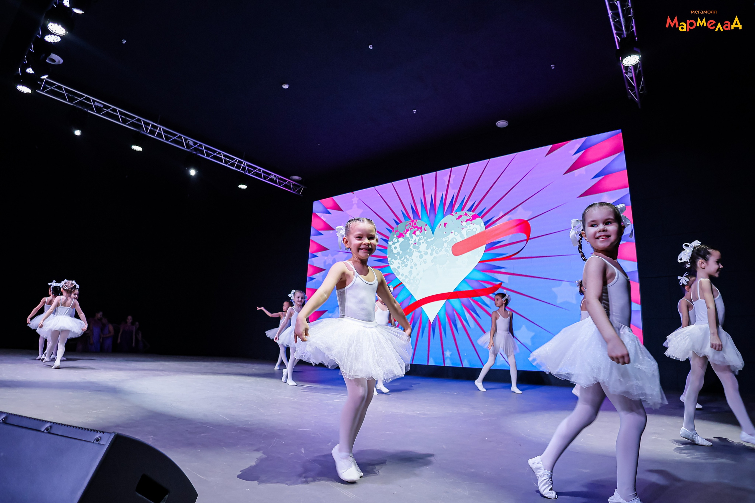 14.02 Любовь без границ в Мегамолл Мармелад. Команда специалистов в мире фотографии и видео. Детский фотограф, семейный фотограф