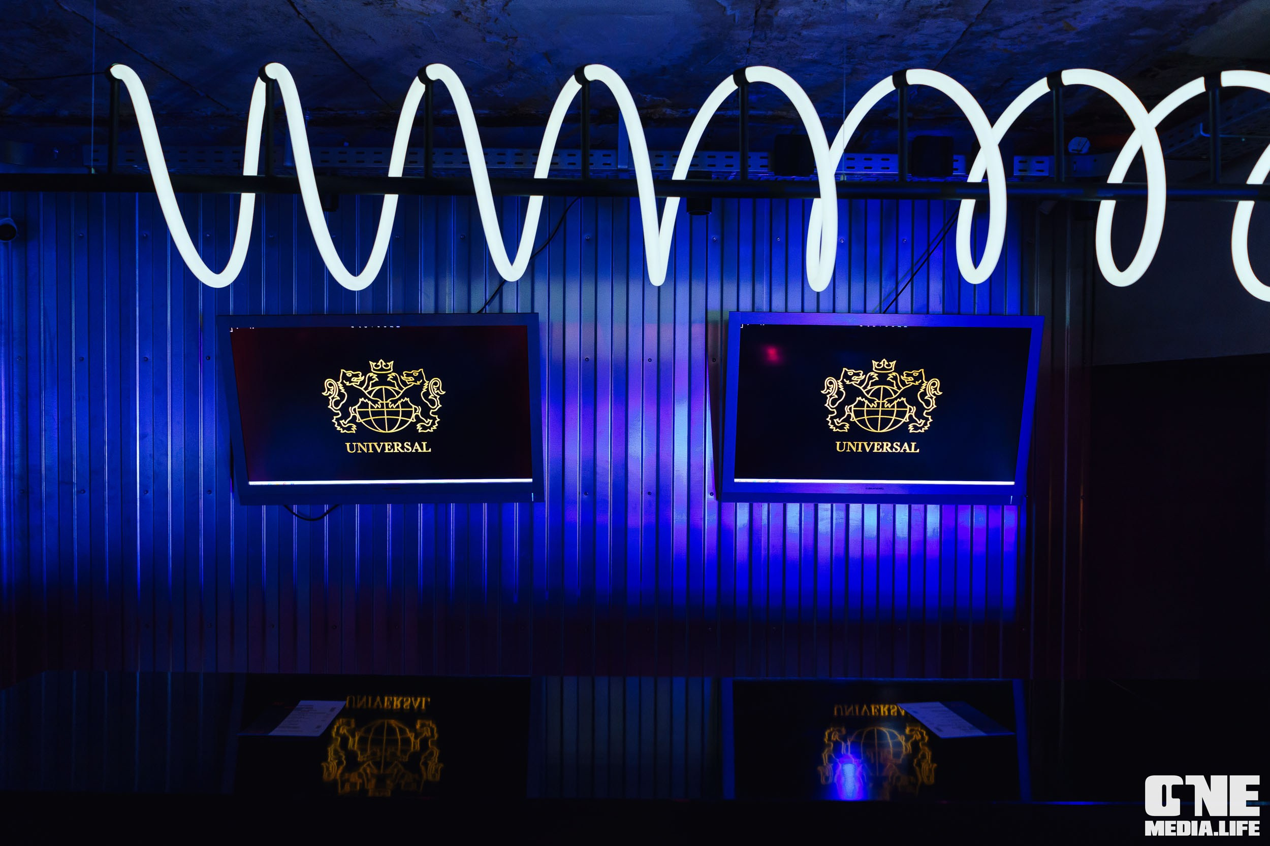 Фоторепортаж из клуба UNIVERSAL. One Media Life: фоторепортажи, фотоотчеты с мероприятий и заведений