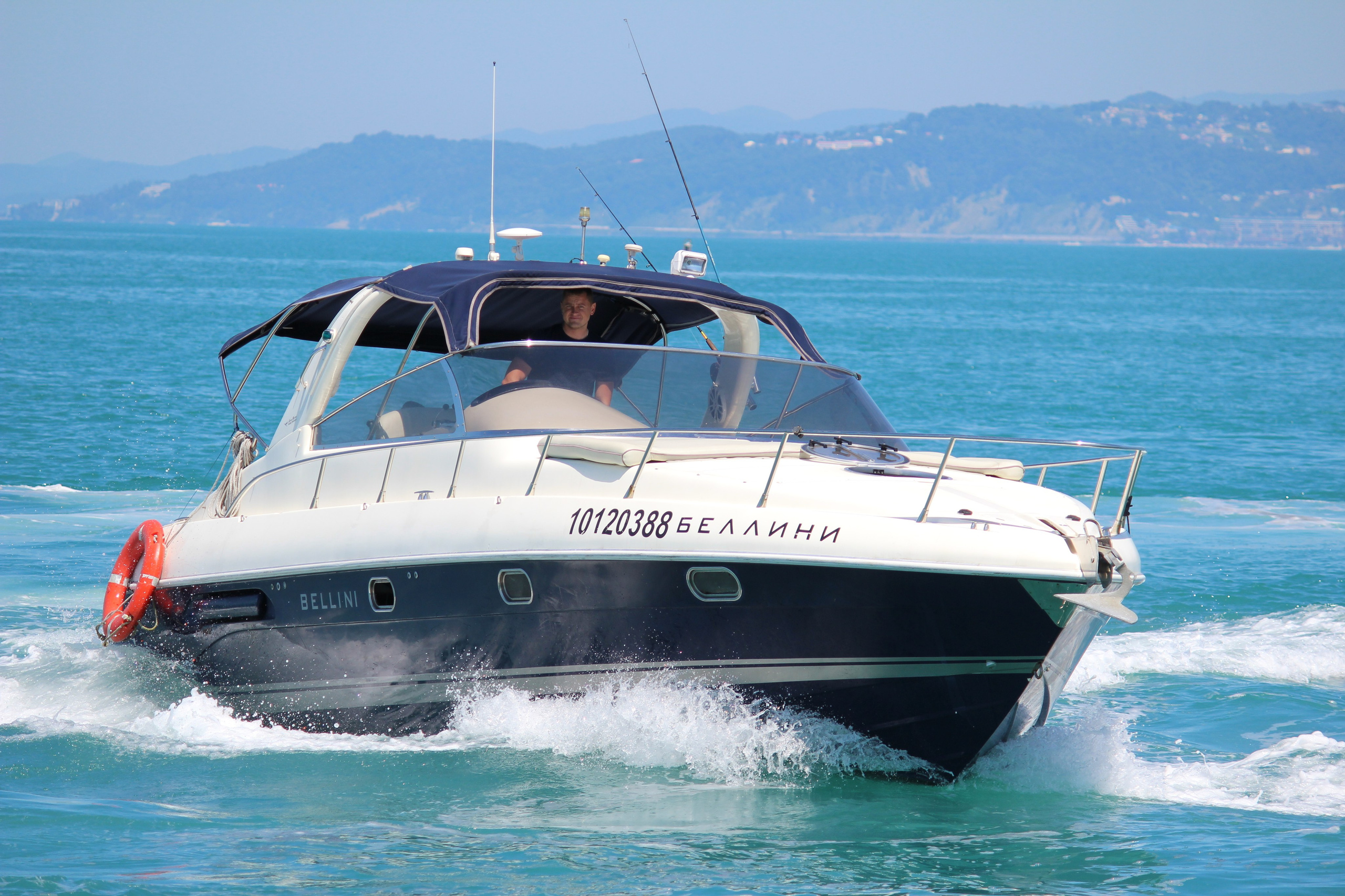 Катер Беллини Аренда Яхты в Сочи Яхтанаморе YACHTANAMORE