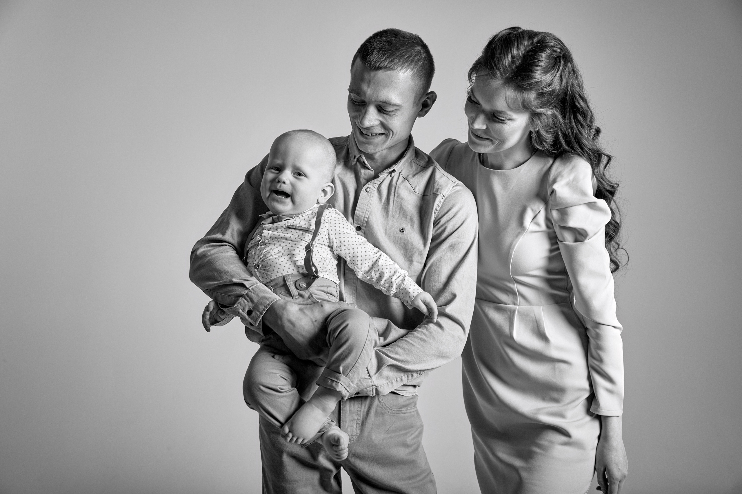 Семейная фотосессия на циклораме. Фотограф Челябинск — Кирилл Устюжанин