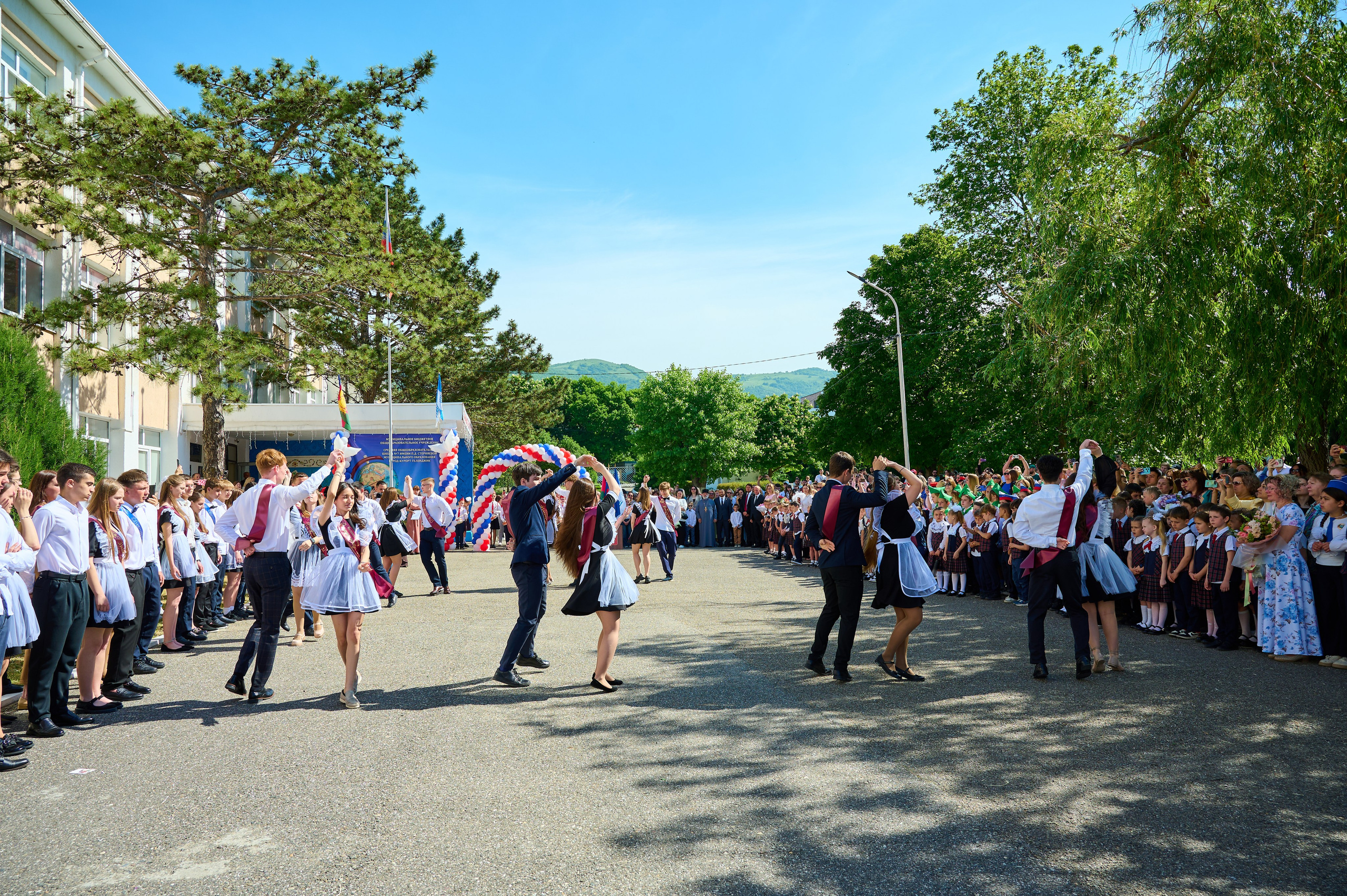 Последний звонок 2025. Жизнь курорта Кабардинка в фотографиях