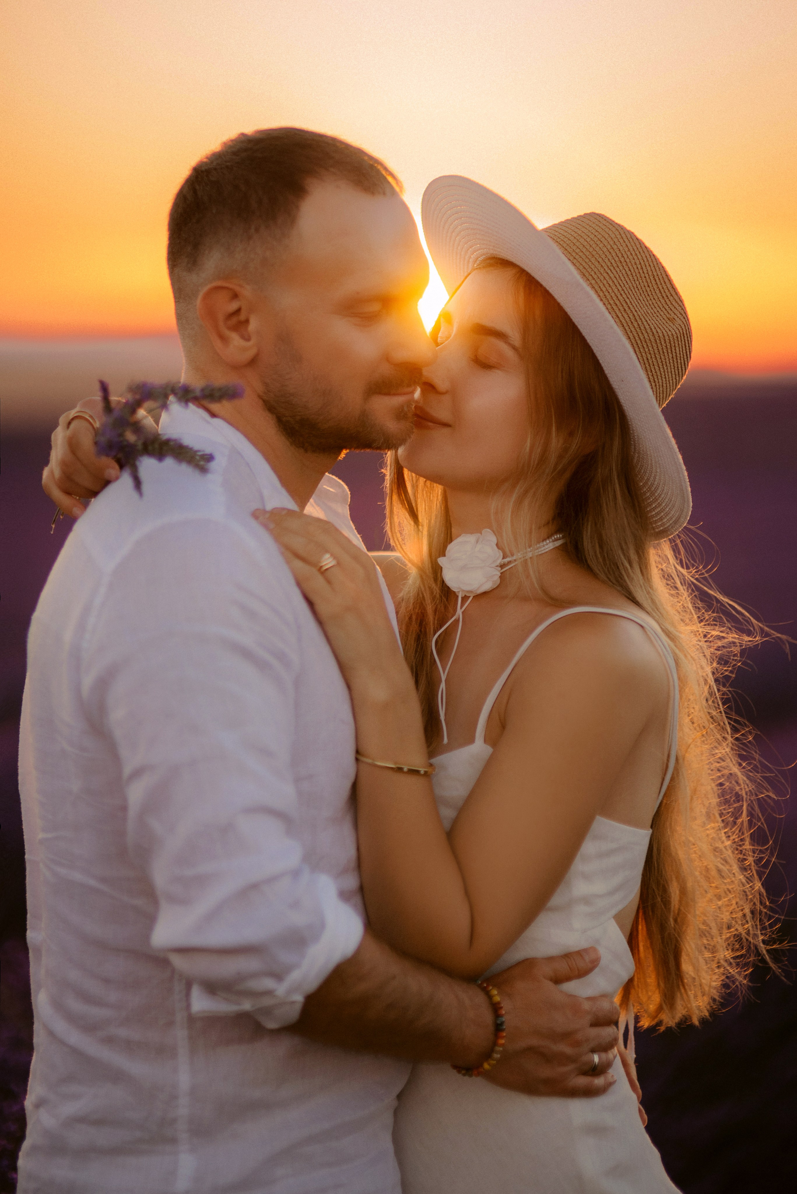 Séances photo dans les champs de lavande 2026. Photographer in Provence Julia Lipiainen