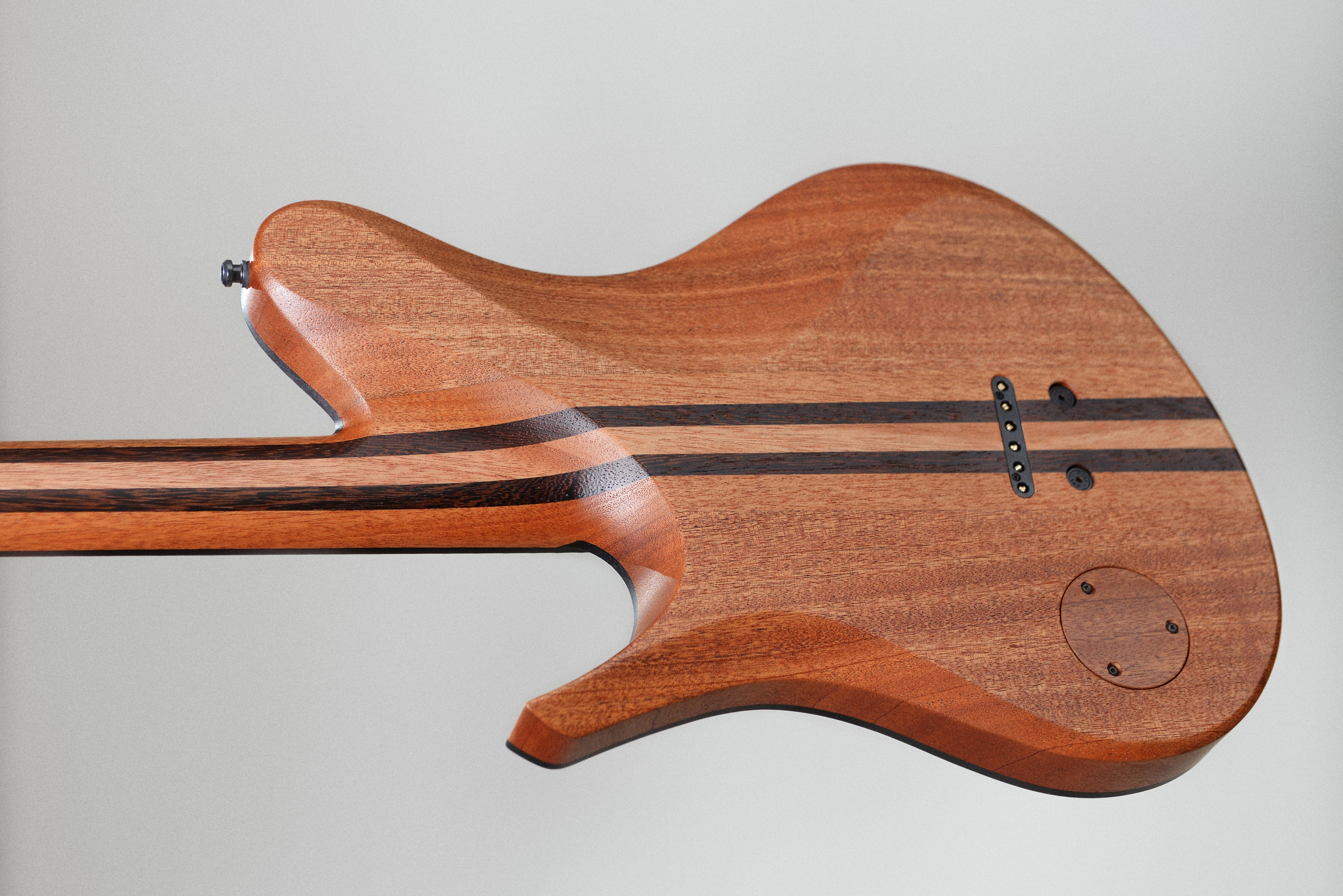 020 Zlaya Sobaka. Master of making guitars and basses to order