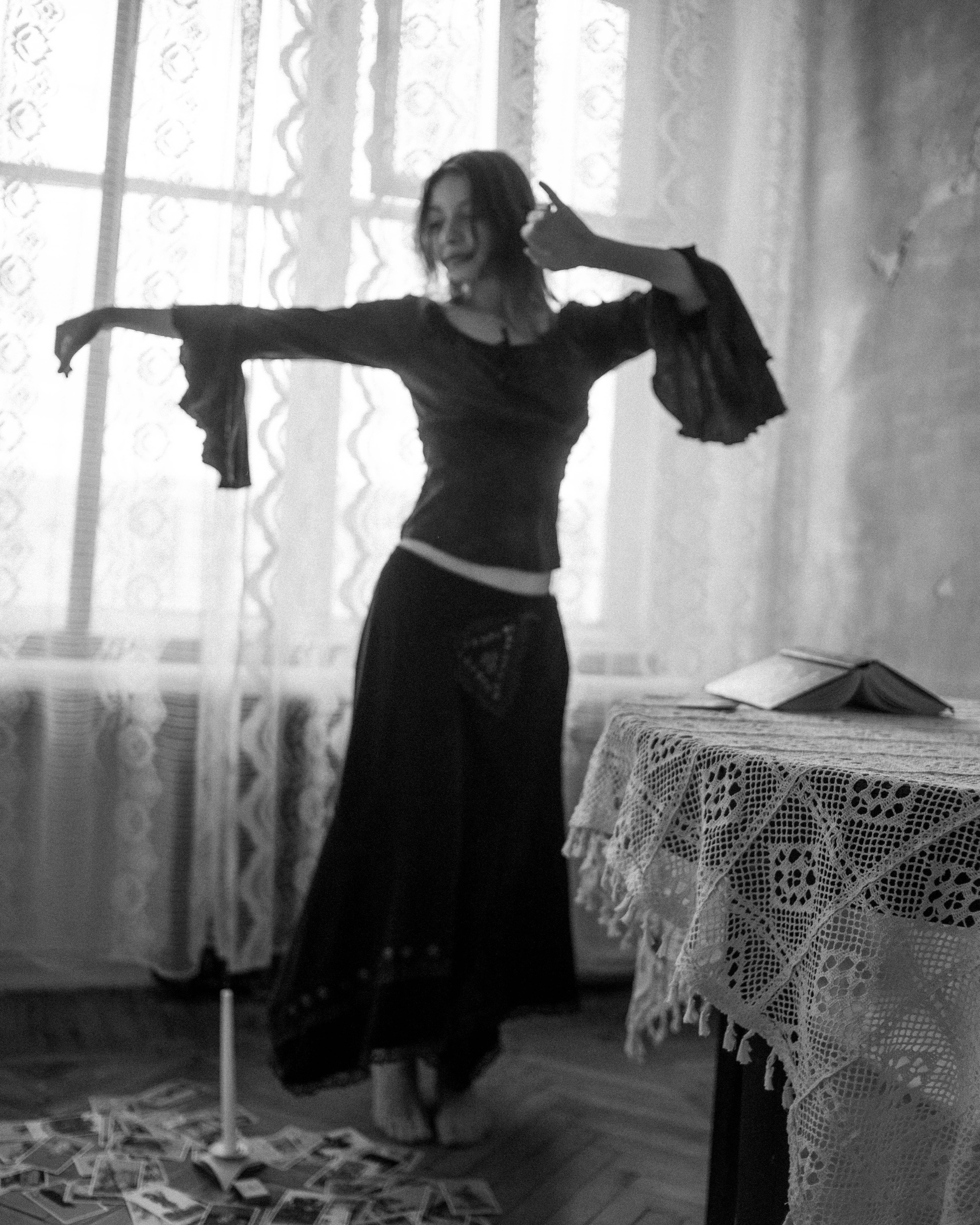 Аня. Женский фотограф. Создатель украшений ручной работы. Модель