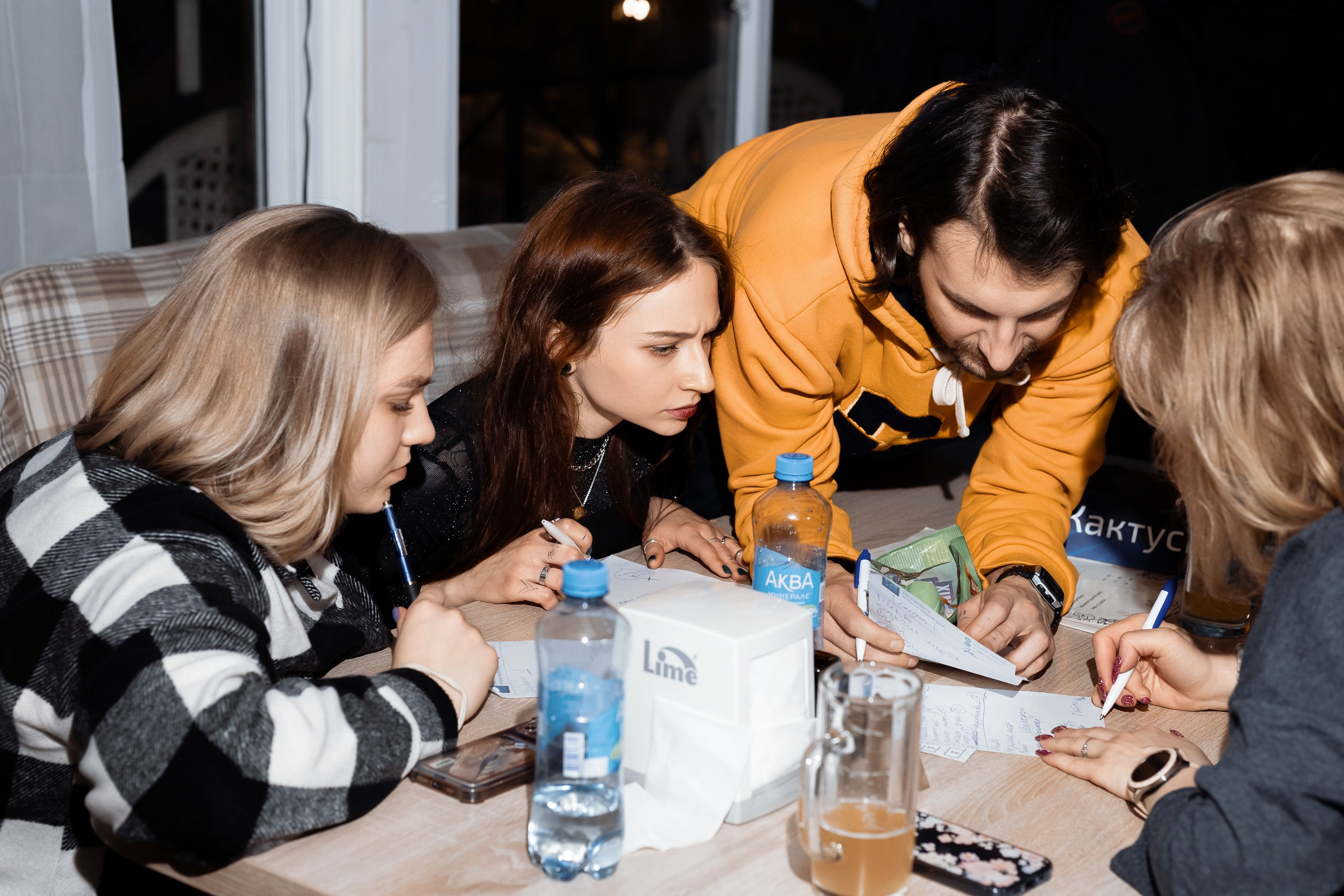Фото с репортажа квиз-шоу ЛИГА ИНДИГО в ресторане Алые Паруса. Фотограф в Санкт-Петербурге — Сергей Петров