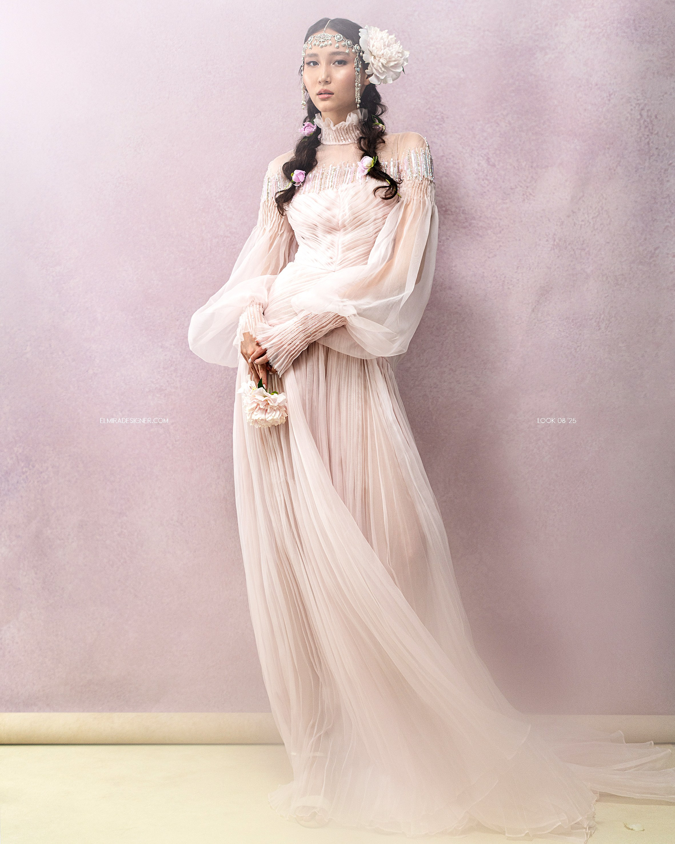 Fashion-съёмка розового платья Elmira Ibragimova в полный рост на пастельном фоне для lookbook коллекции