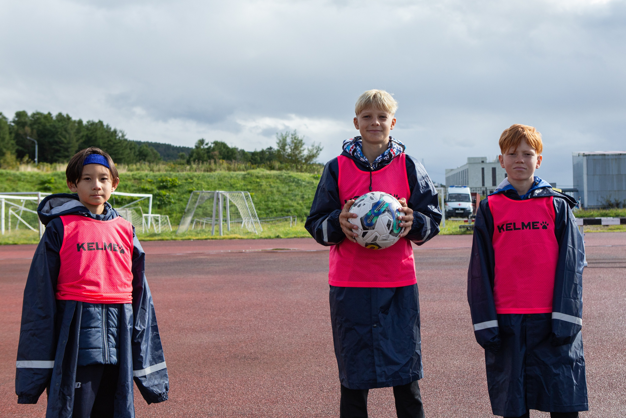 Матч юношеской футбольной лиги между командами СШ «Сахалин» и «СШОР № 1» (Комсомольск-на-Амуре). Кутузов Евгений Фотограф в Южно-Сахалинске