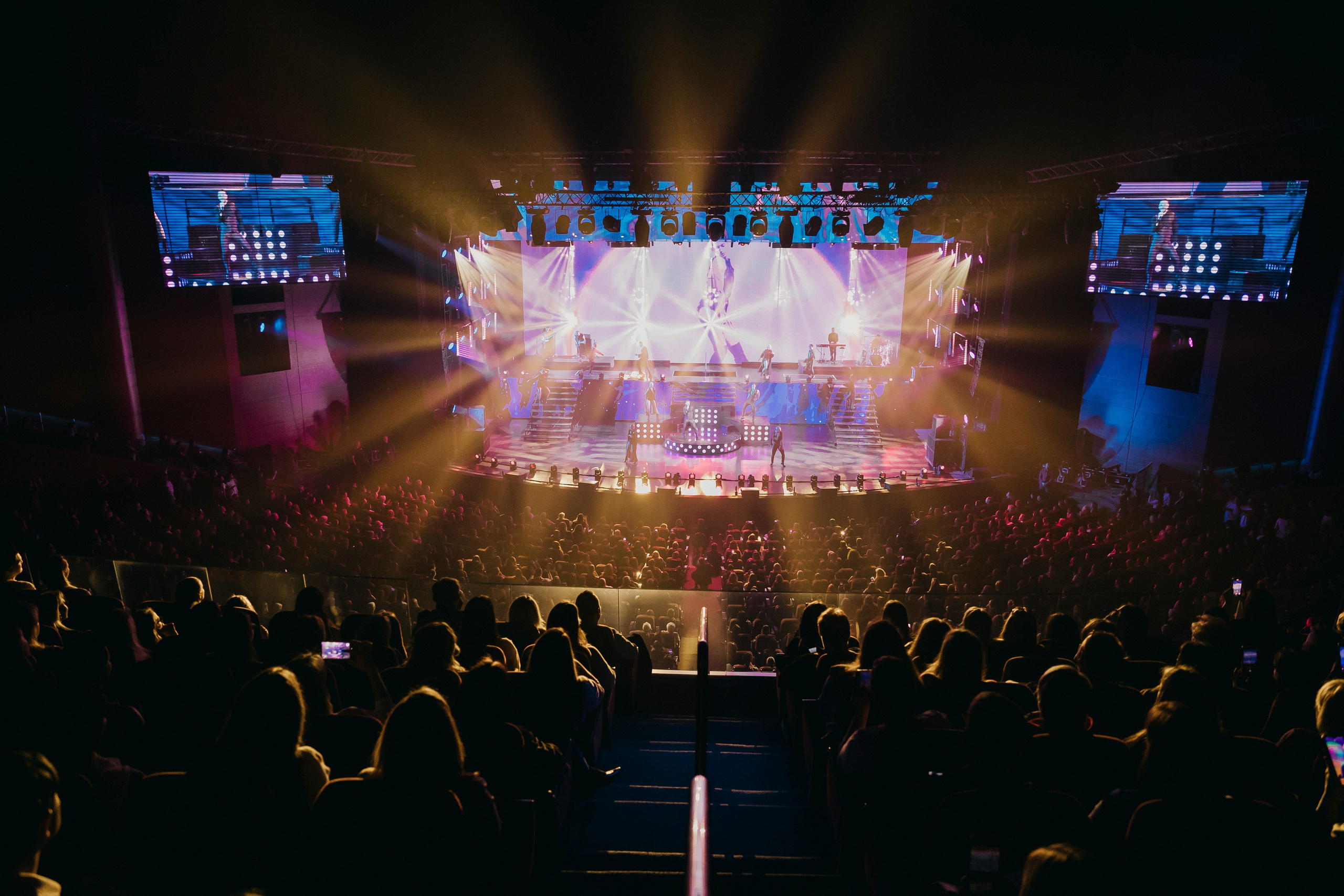 Сергей Лазарев: «Я не боюсь», Crocus City Hall. «Птичка на проводе»: информационный портал в Москве