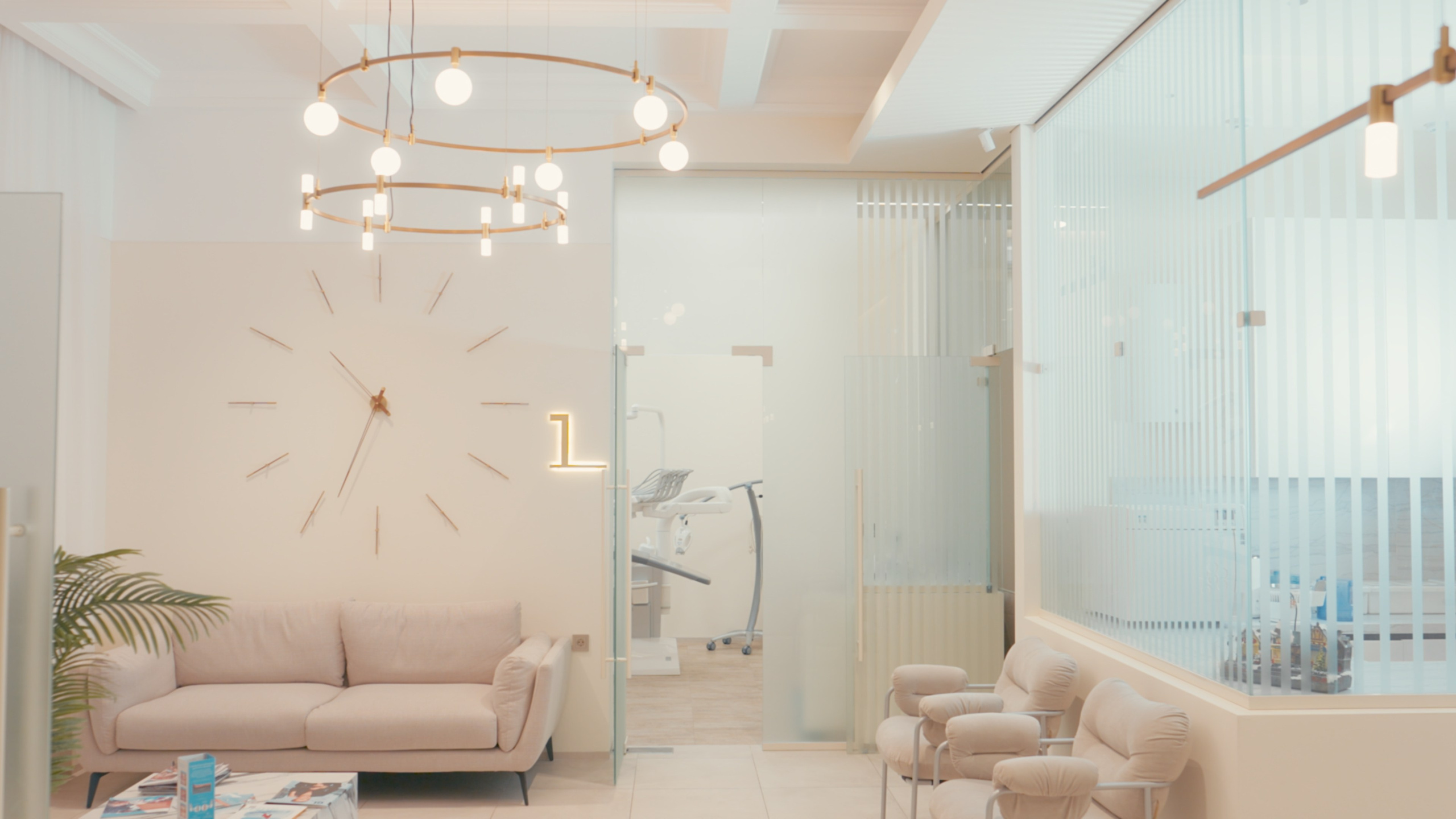 Видеосъемка стоматологических клиник. Рекламные ролики для для больниц, стоматологов под ключ. Videography of dental clinics. Commercials for hospitals and other turnkey medical facilities.