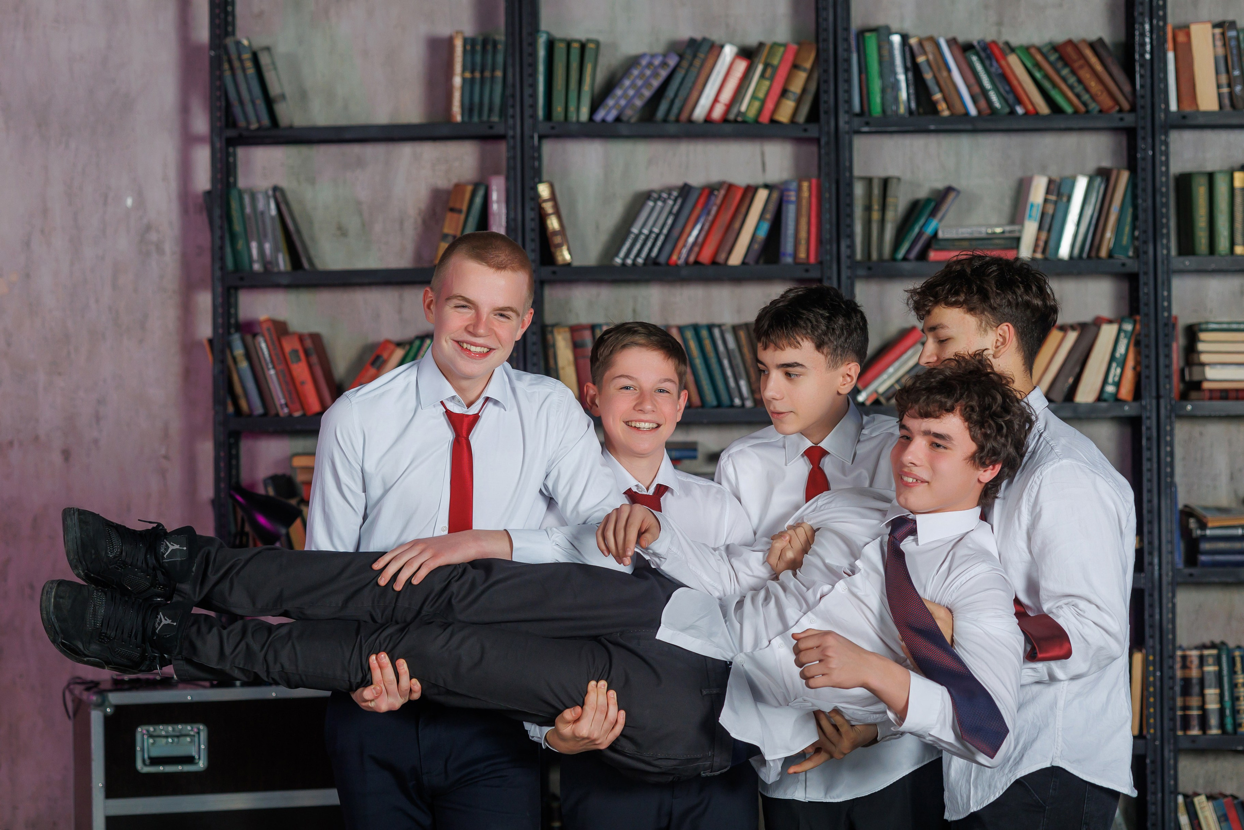 Студийная фотосъемка для старших классов в Москве. Профессиональная фото и видеосъемка. Москва