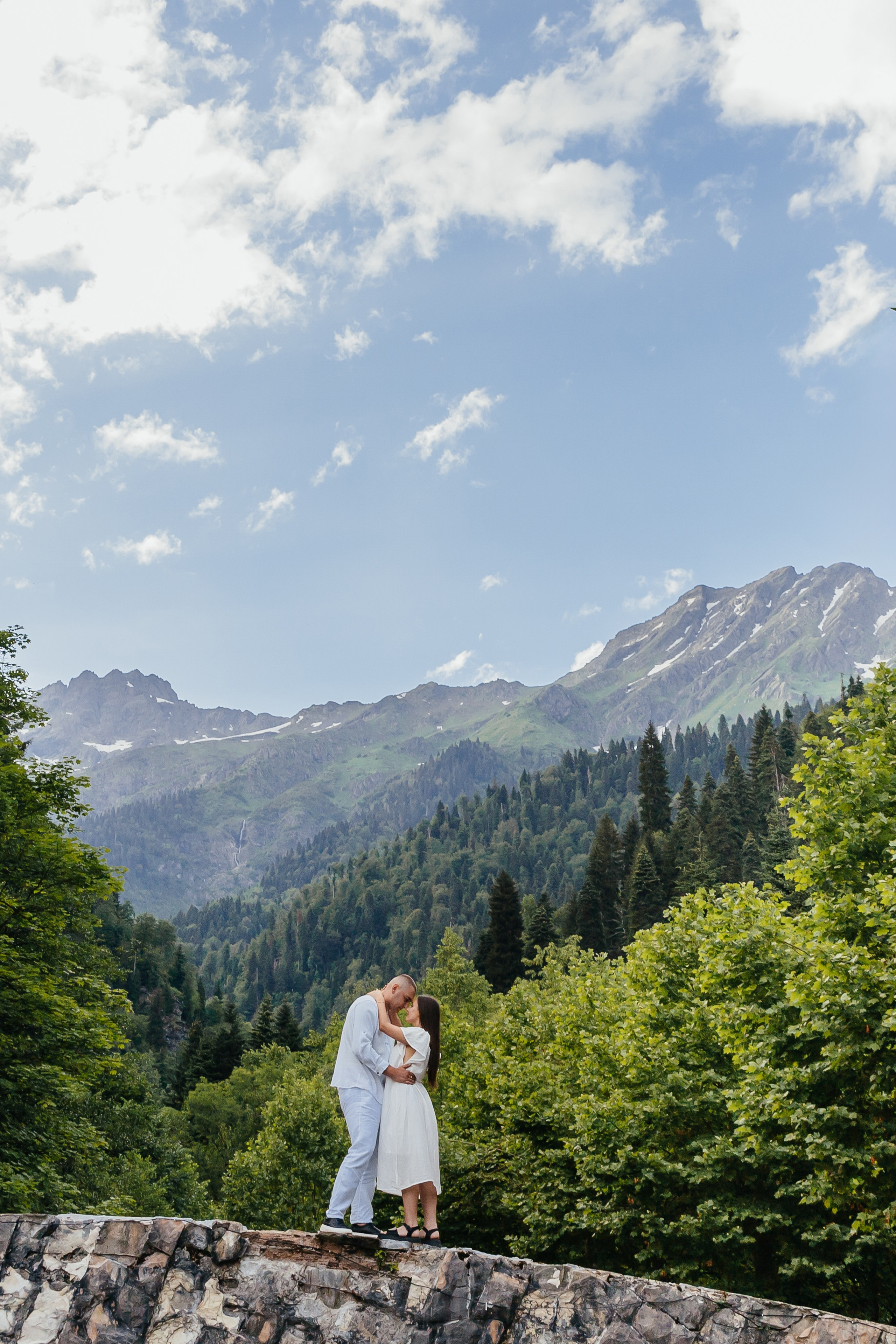 Фотосессия в Абхазии на прекрасном озере Рица. Свадебный фотограф в Абхазии, Сухум, Гагра, Сочи