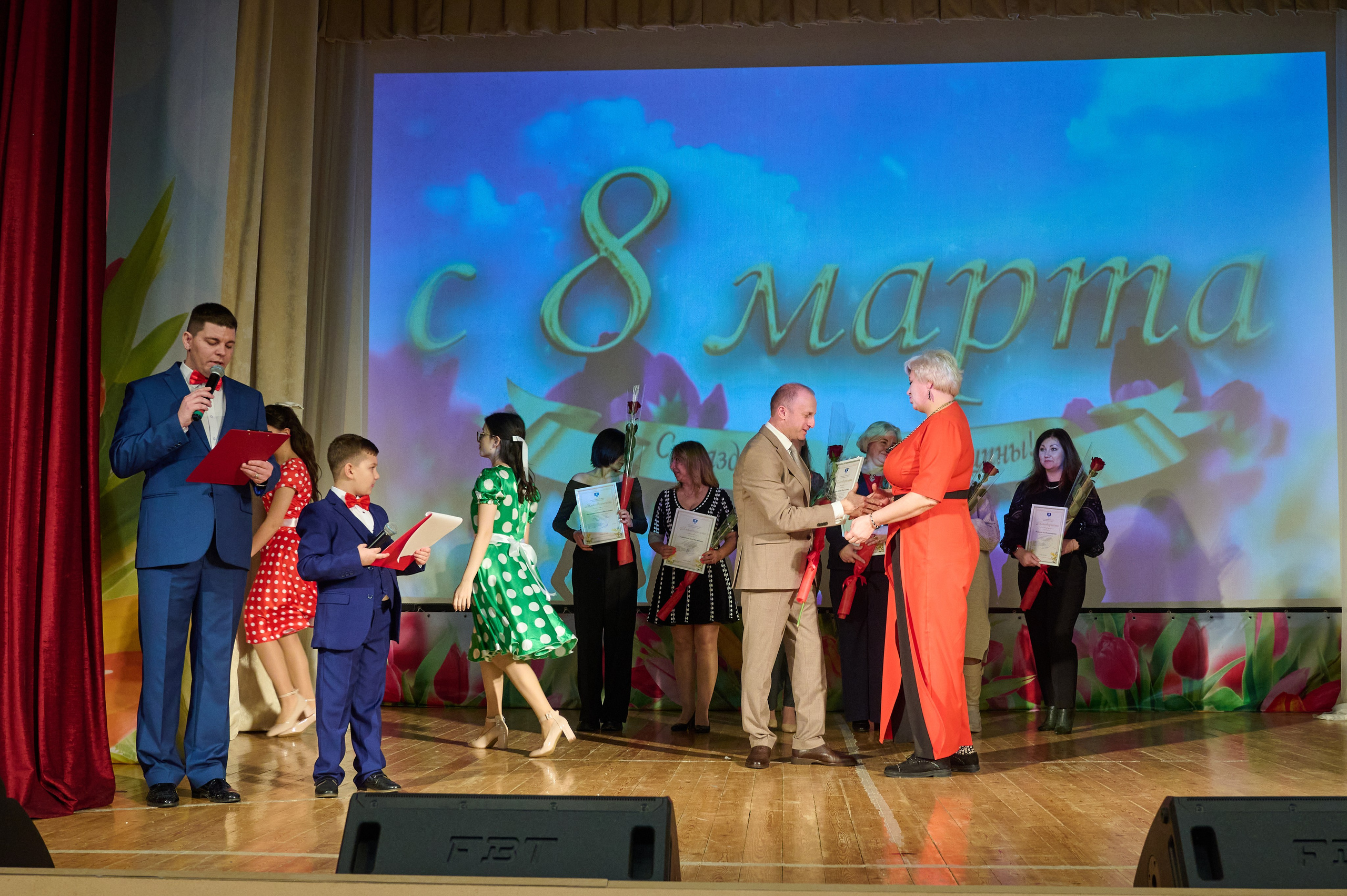 8 марта ДК Кабардинка. Жизнь курорта Кабардинка в фотографиях