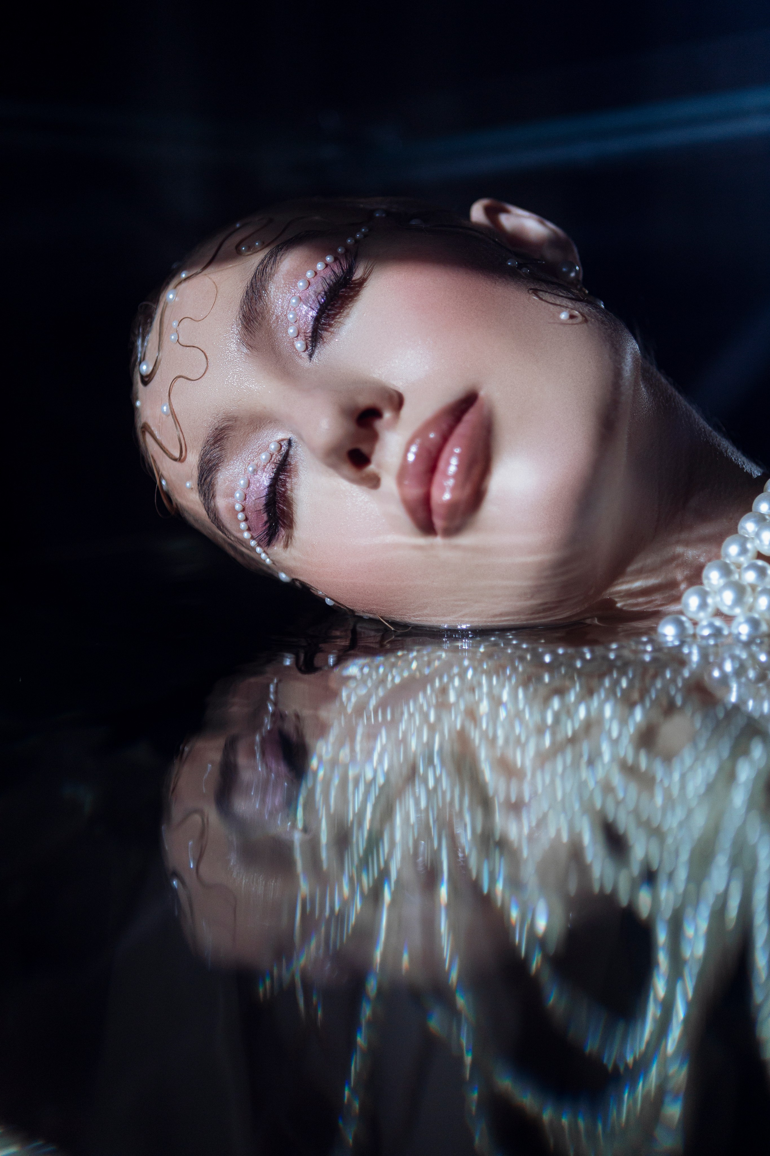 Художественная фотосессия с моделью под водой в студии, фотограф Москва