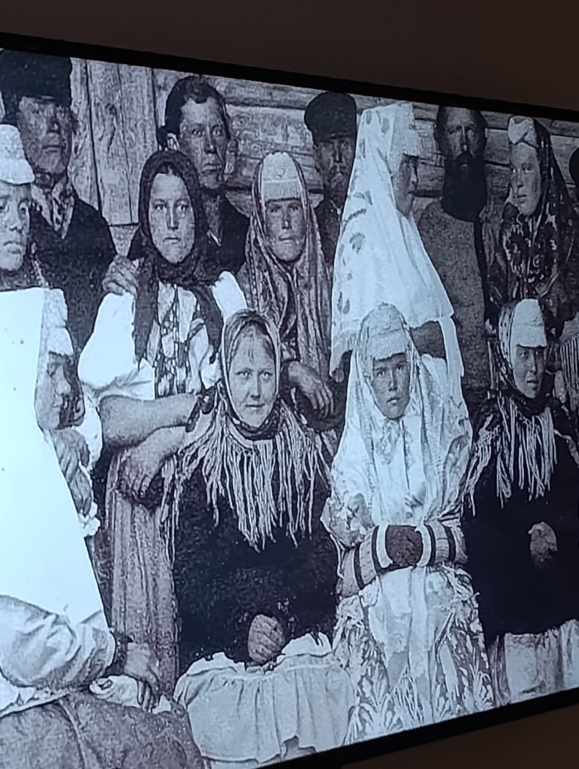 Пост «Сорока, повойник, кичка, убрус, перевязка…»