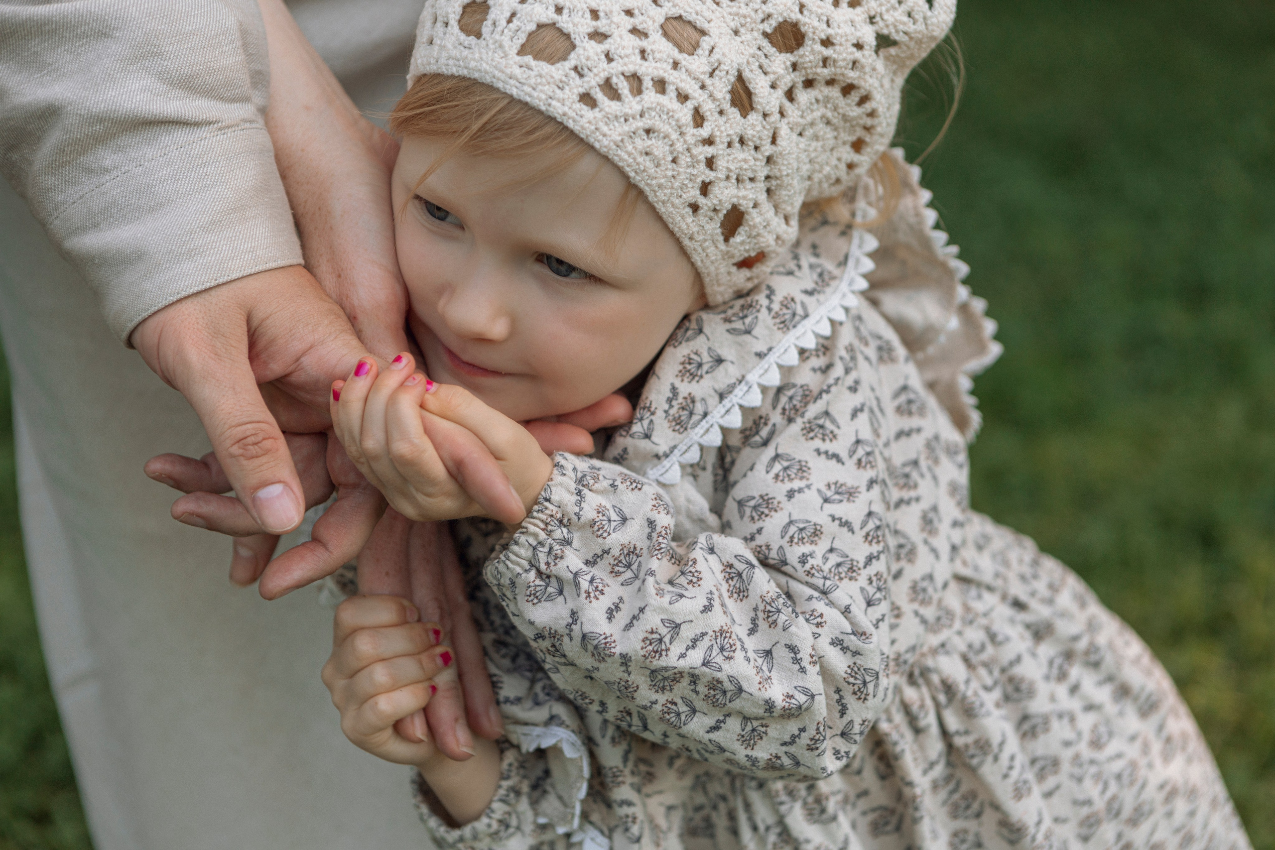 Фотосессия для семьи с детьми в парке летом, профессиональный фотограф Москва