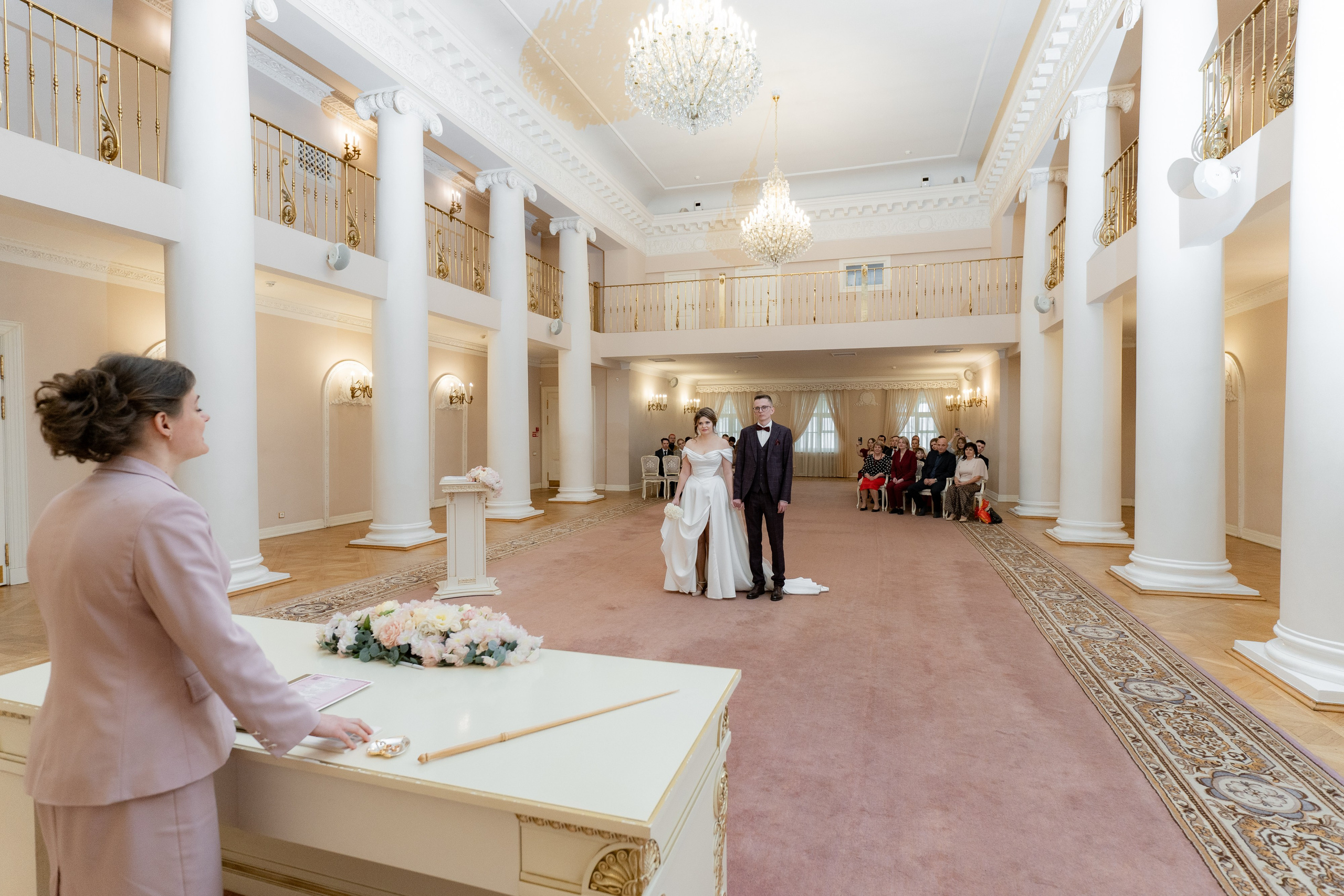 Примеры фото фотосессия в зале ЗАГСа в Пушкине.