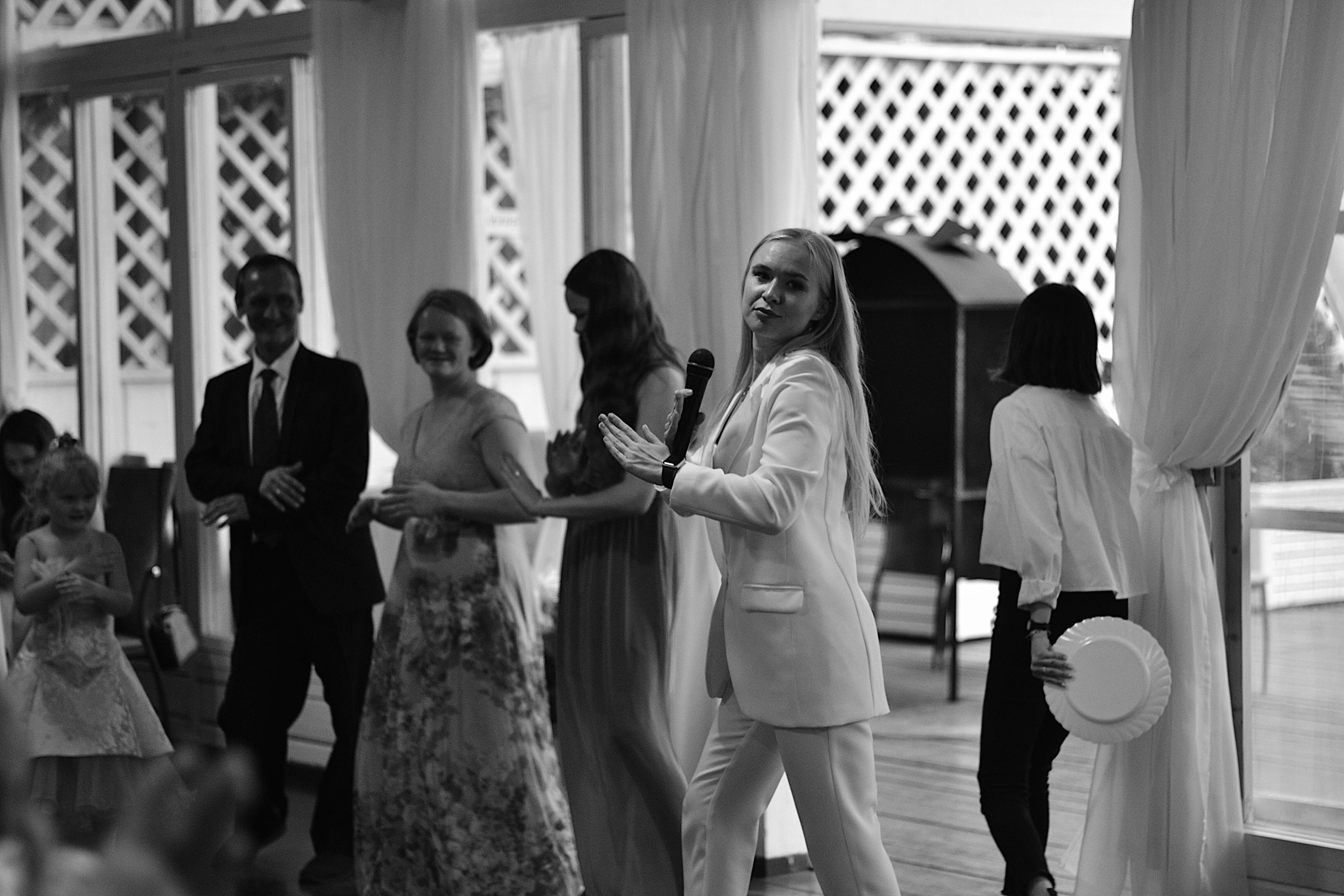 Ведущая на свадьбу Мария Снегур. Ведущий, Тамада, DJ, фото в Перми. Хорошее настроение