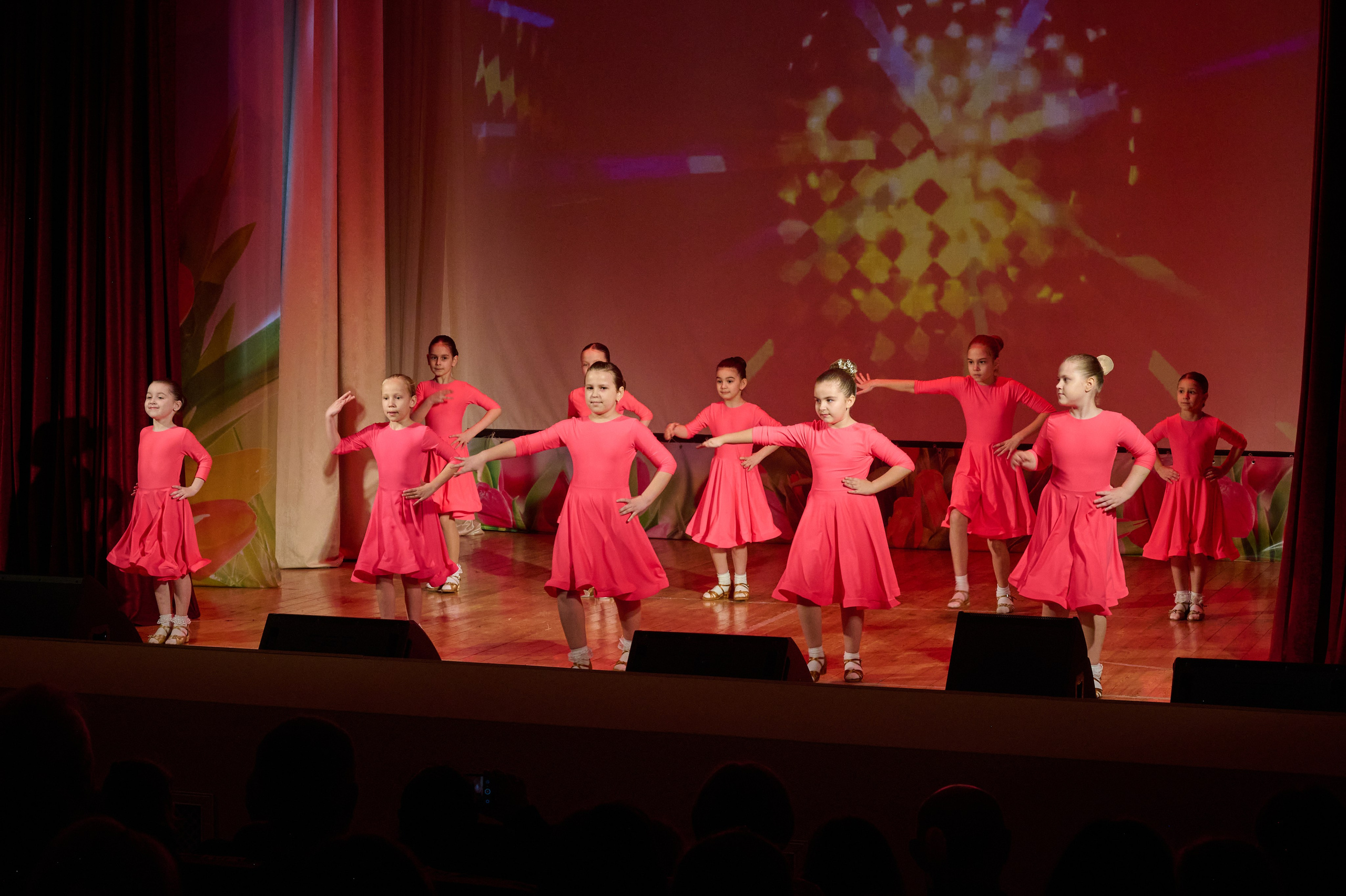 8 марта ДК Кабардинка. Жизнь курорта Кабардинка в фотографиях