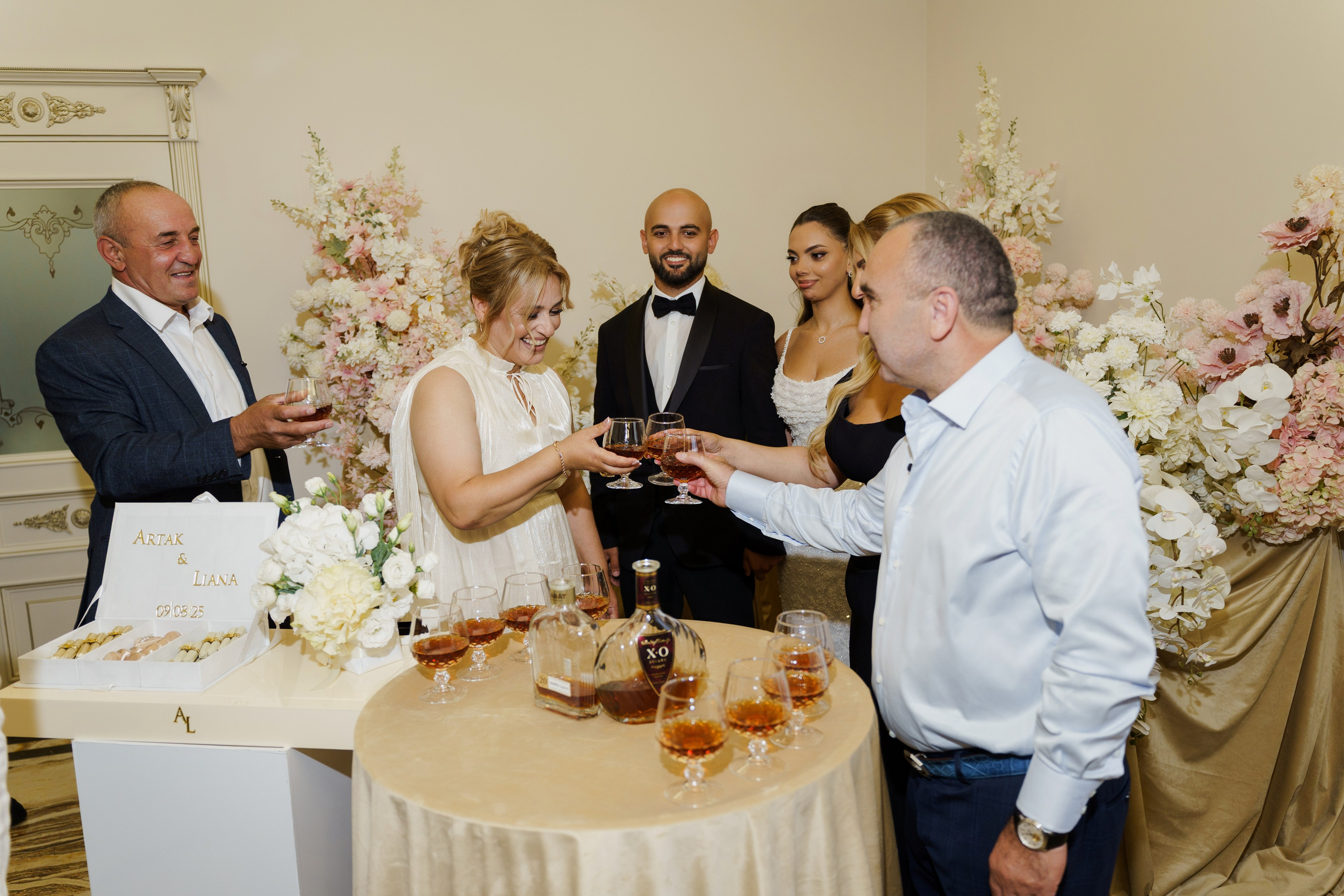 Сватовство в Краснодаре от лучших свадебных фотографов и операторов ТВИНС СТУДИО. ТВИНС СТУДИО — лучшие свадебные фотографы и видеографы в Краснодаре