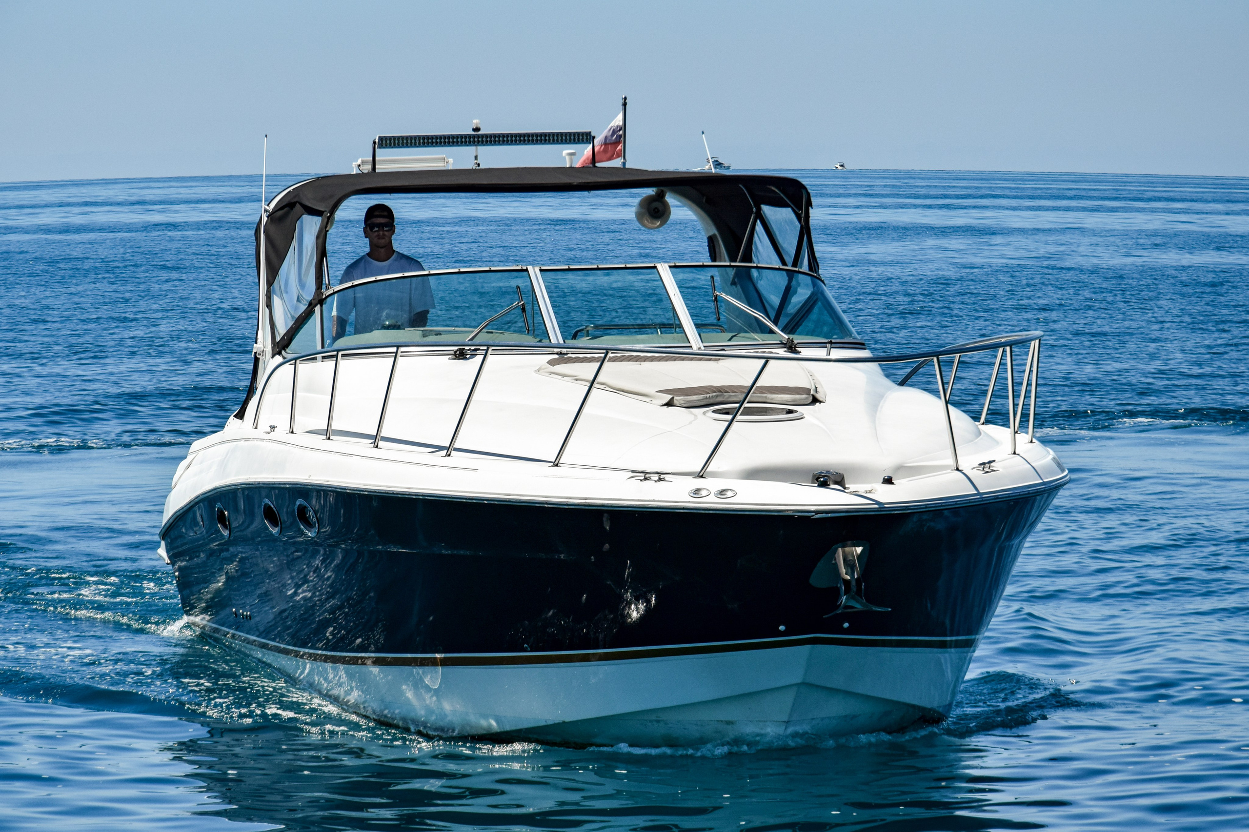 Катер Киви Аренда Яхты в Сочи Яхтанаморе YACHTNAMORE YACHTANAMORE