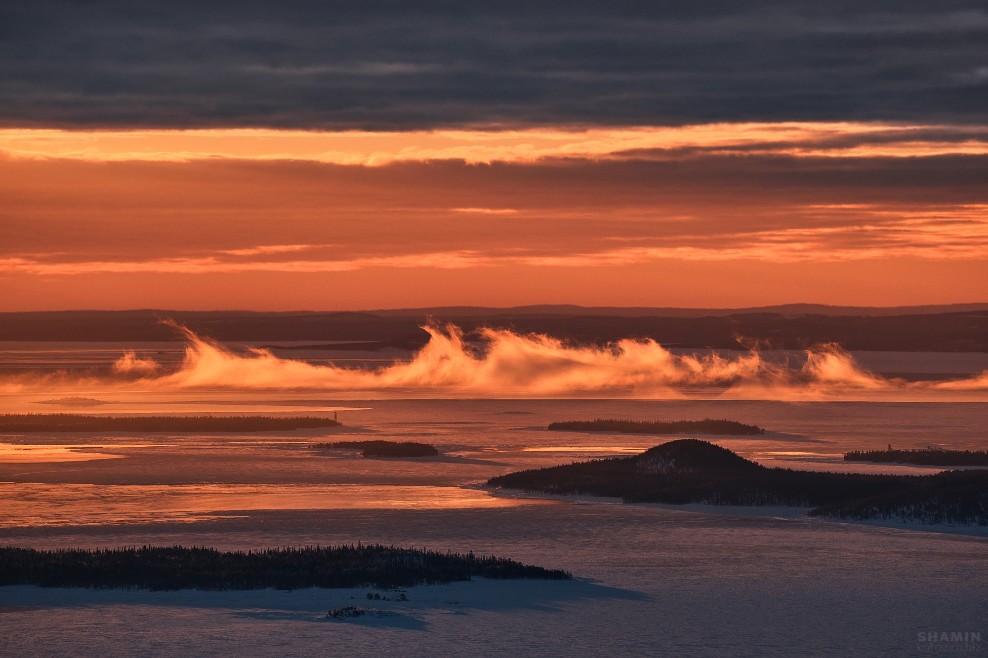 Пейзажи Кольского полуострова — северное сияние, тундра, Баренцево море и горы Хибины. Фотографии дикой природы и северного света на Кольском полуострове. Фотограф Константин Шамин