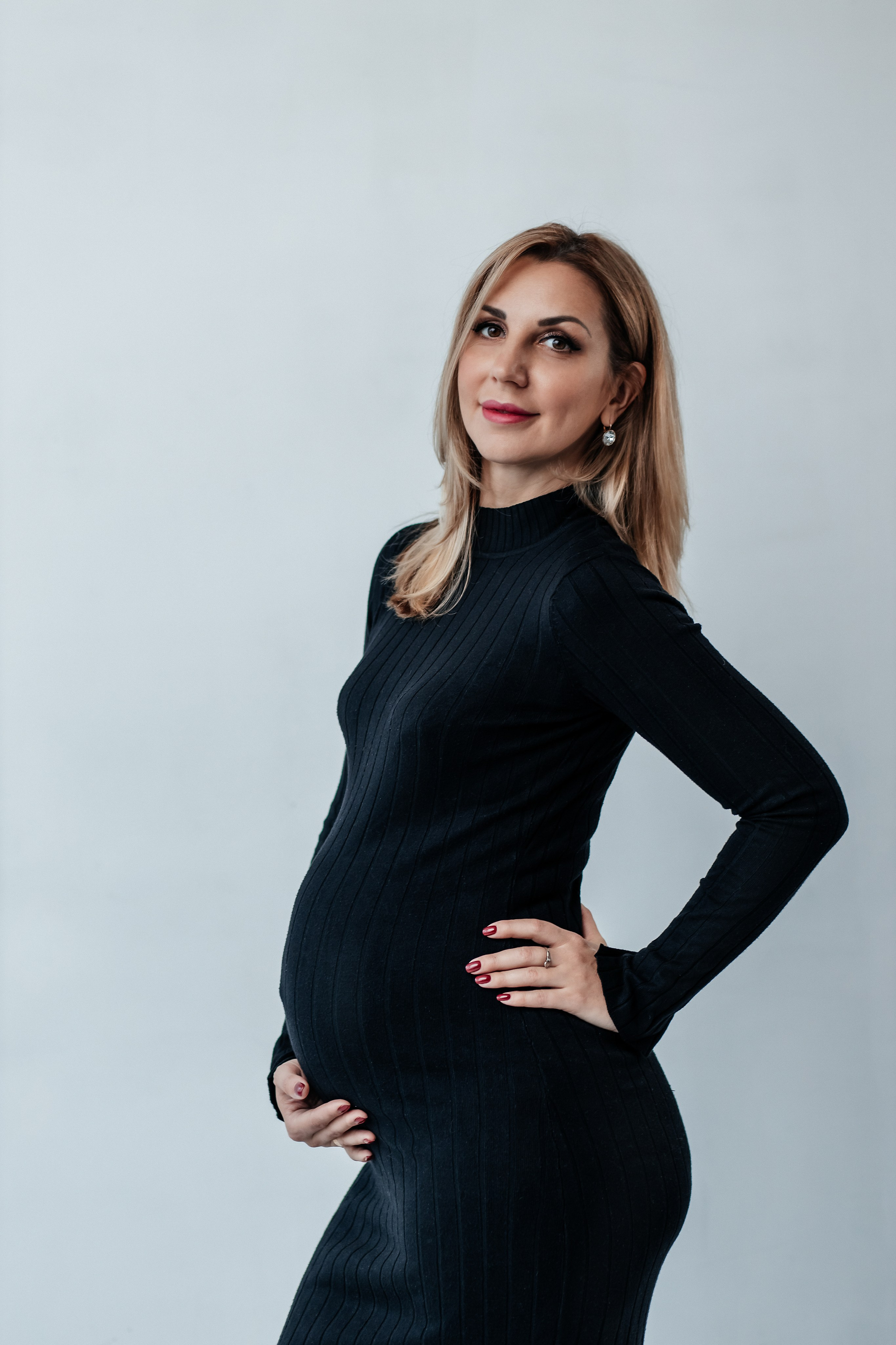 Фотосессия беременности в студии в Петергофе