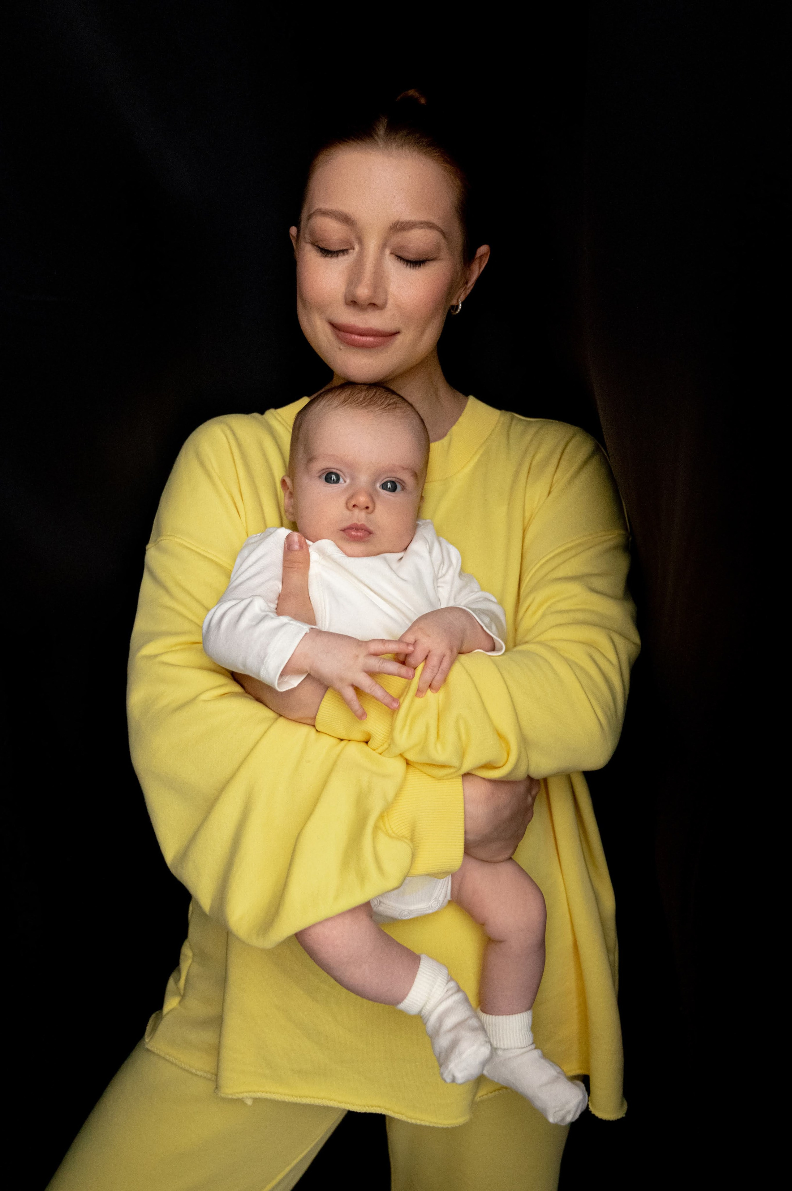 Семейная съемка. Профессиональный фотограф беременности в СПБ. Стильные фотосессии беременности в стиле минимализм и классическая фотография