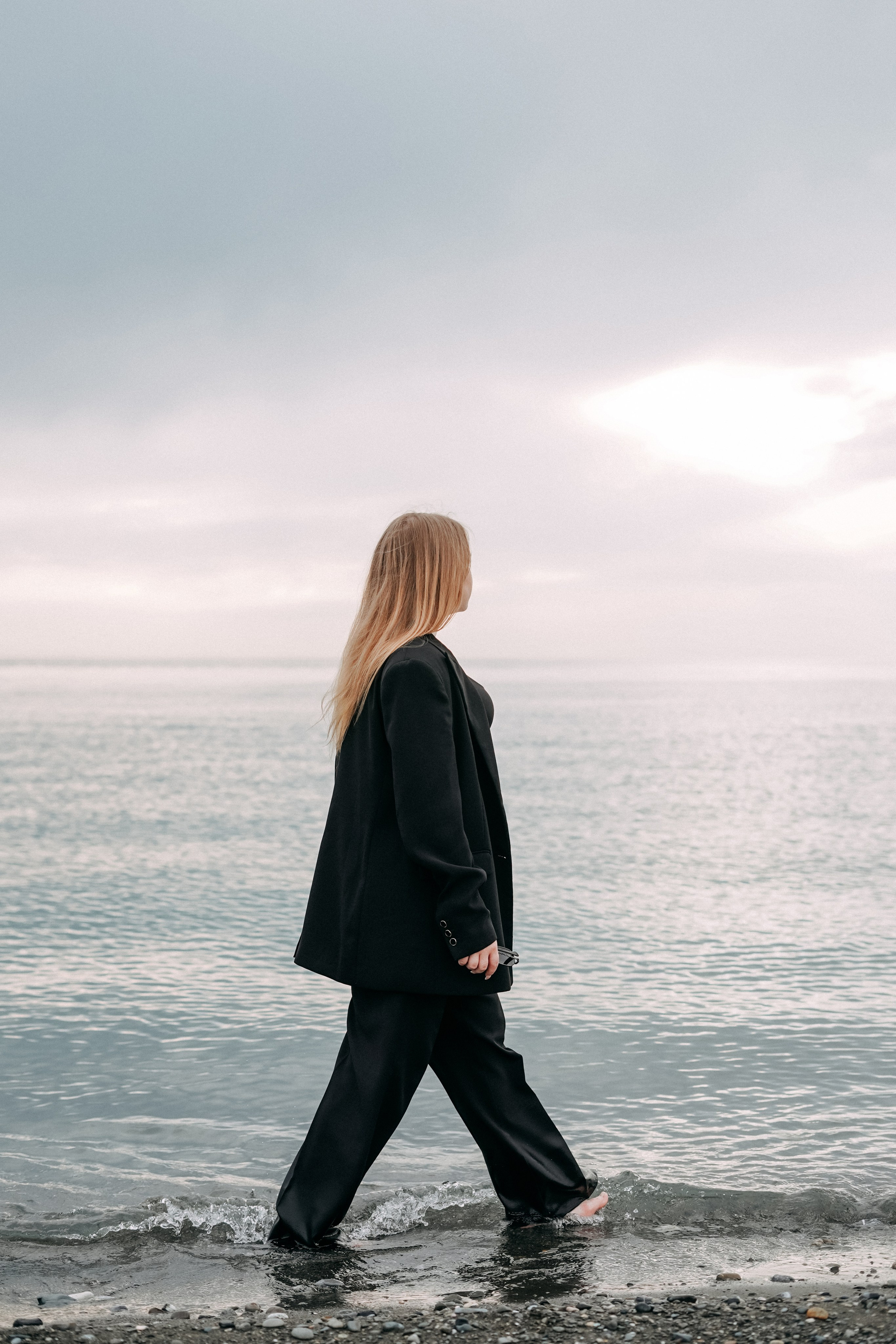 Даша и Артём на пляже Ривьера. Фотограф в Сочи и Абхазии | Фототуры | September Air