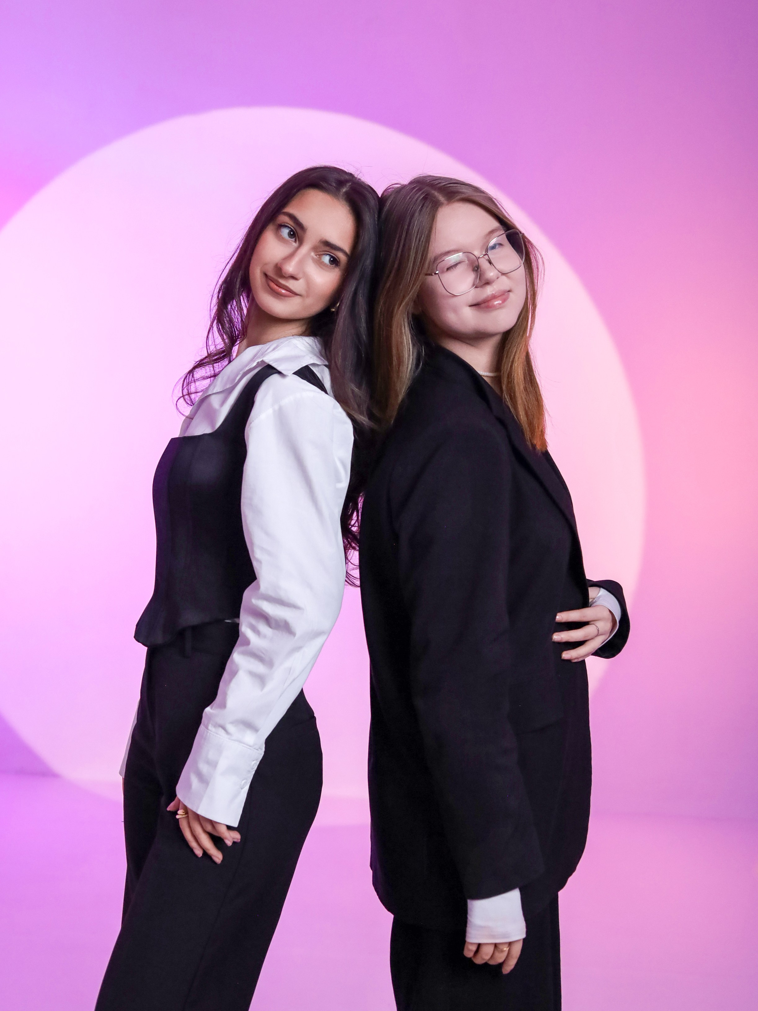 Альбом на окончание школы 9 и 11 класс «Симфония». Выпускные альбомы в Тюмени для школ, садов, вузов спортивных секций