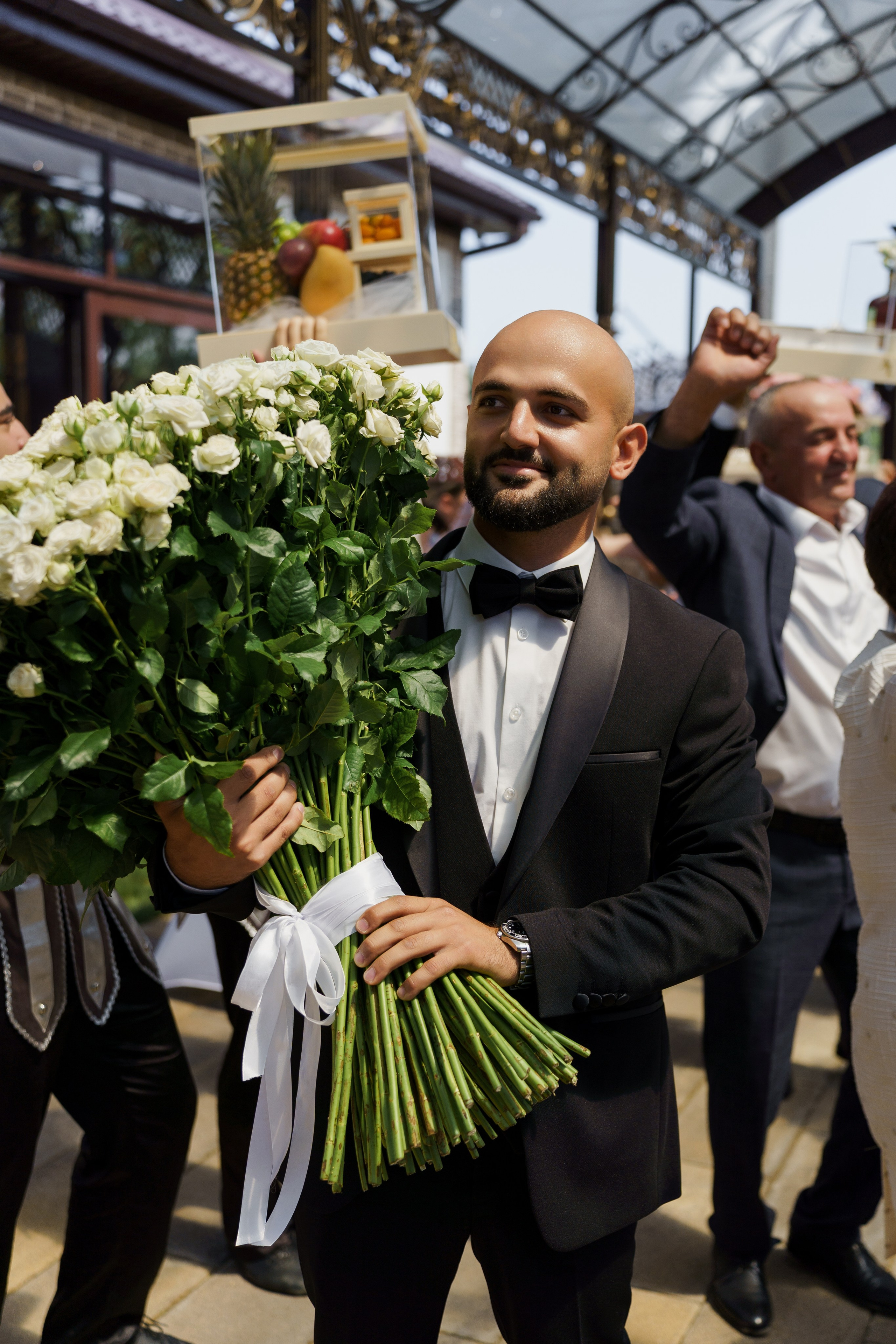 Сватовство в Краснодаре от лучших свадебных фотографов и операторов ТВИНС СТУДИО. ТВИНС СТУДИО — лучшие свадебные фотографы и видеографы в Краснодаре