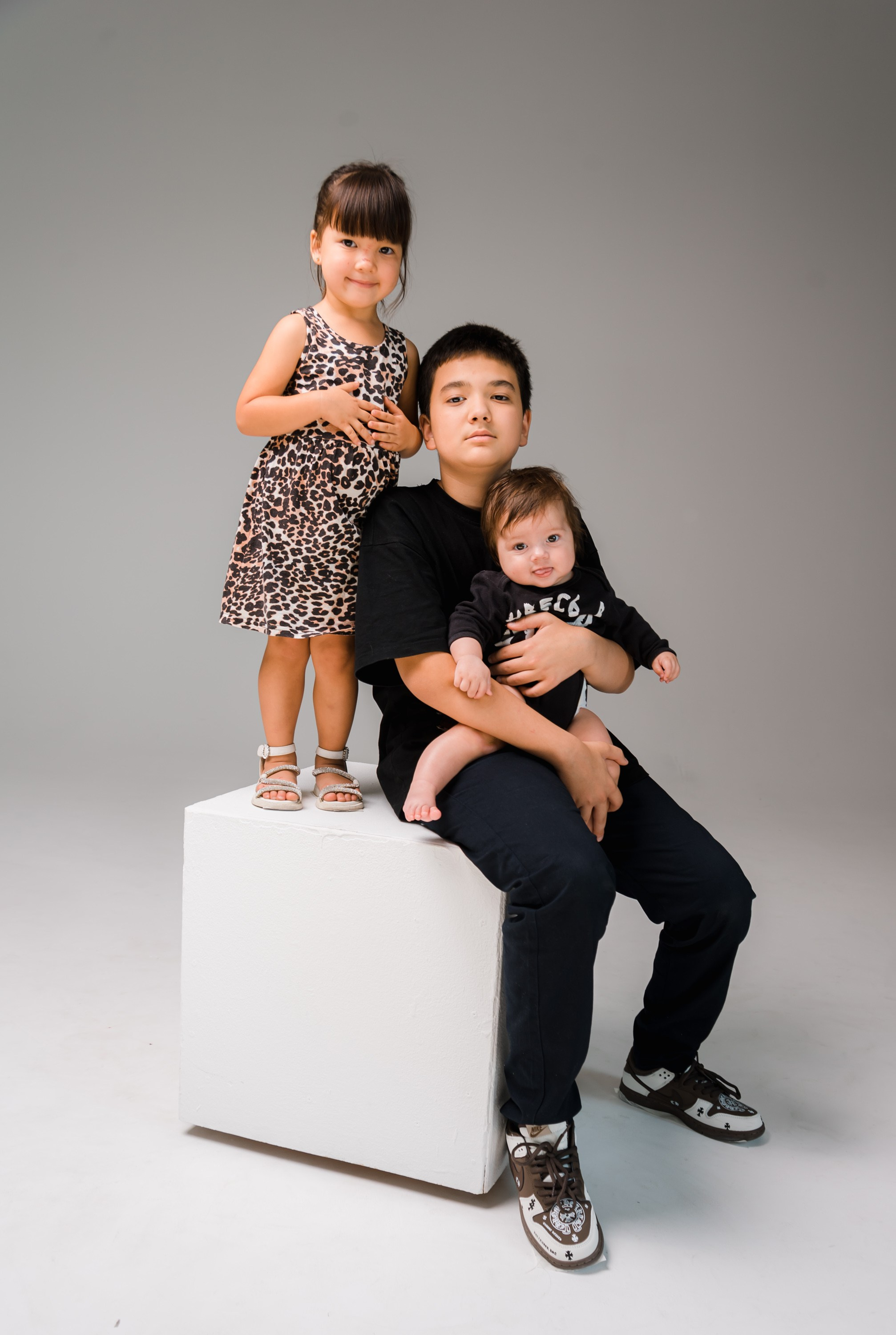 На фото дети.