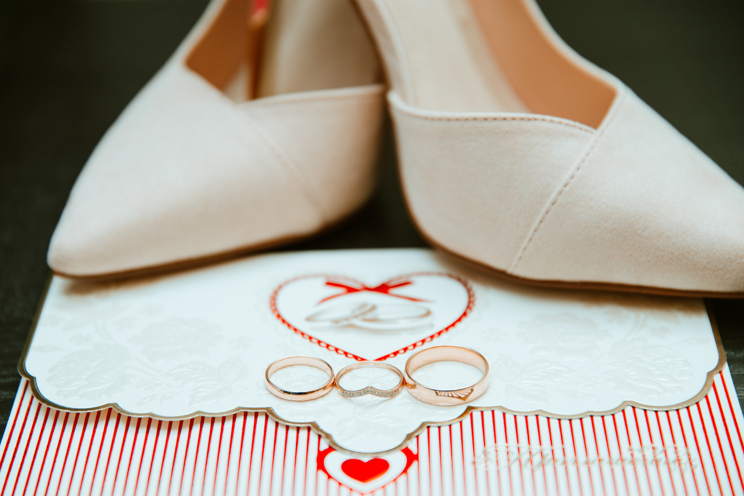 Свадебные туфли для невесты. Фотограф, видеограф на свадьбу в Москве Никита Назаров