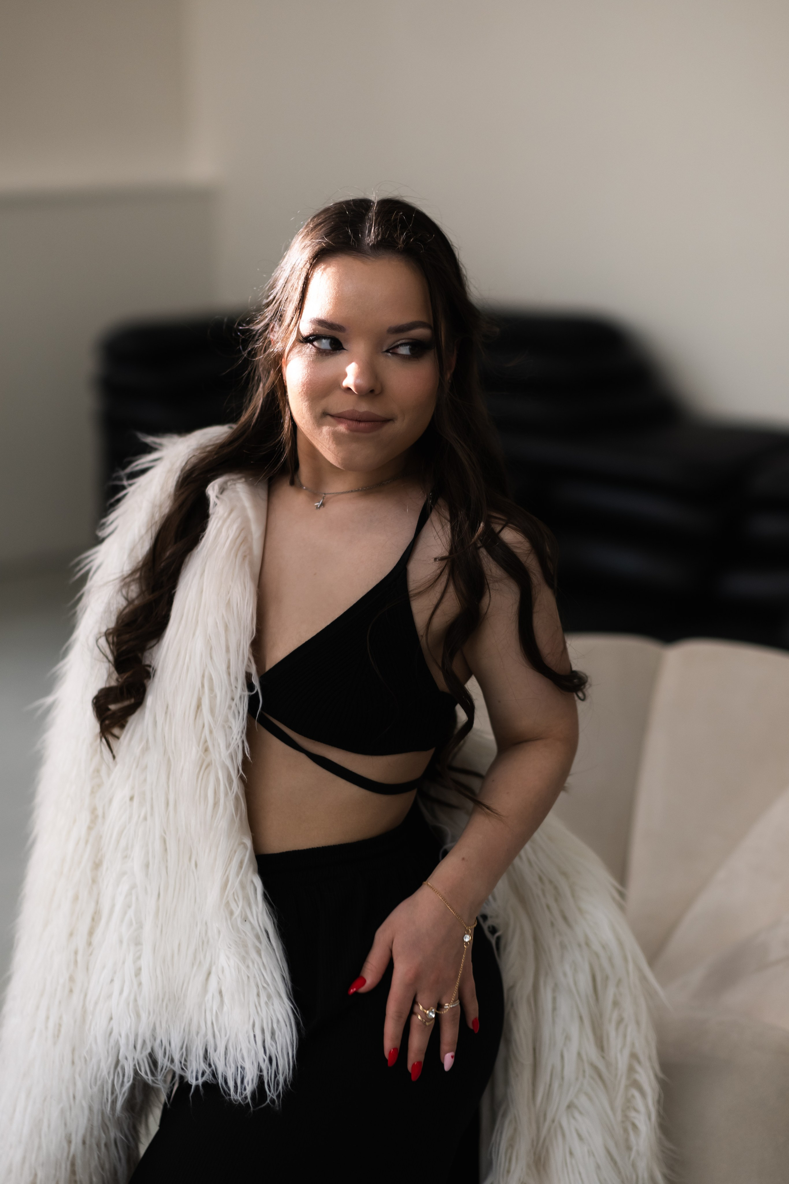 Студийная минималистичная портретная фотосессия. Портретный и репортажный фотограф в Санкт-Петербурге | Валерия Кайряк