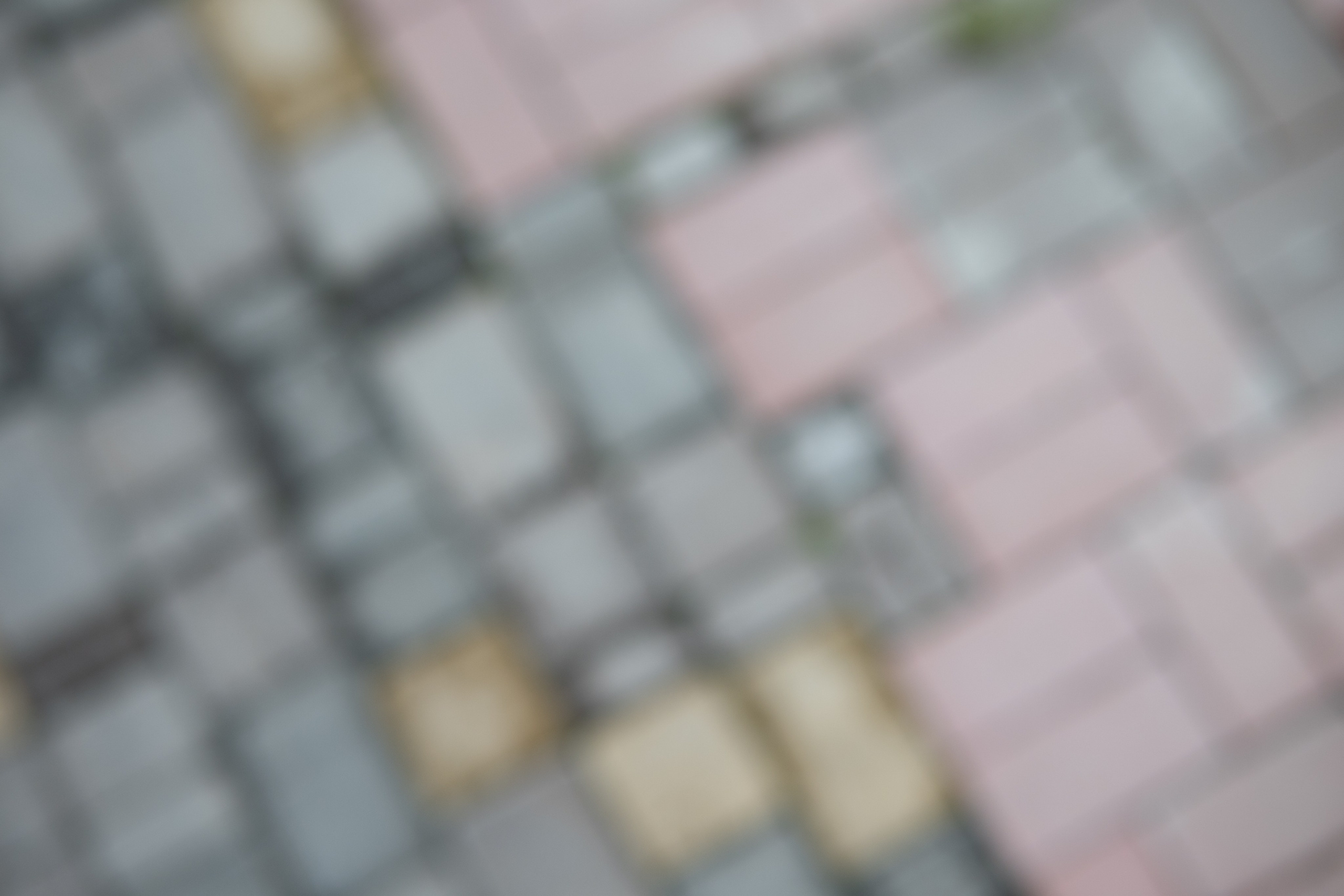 Авторская городская фотография, исследующая свет, цвет, архитектуру и визуальные ритмы городской среды. Фотограф: Ожерельев Лев