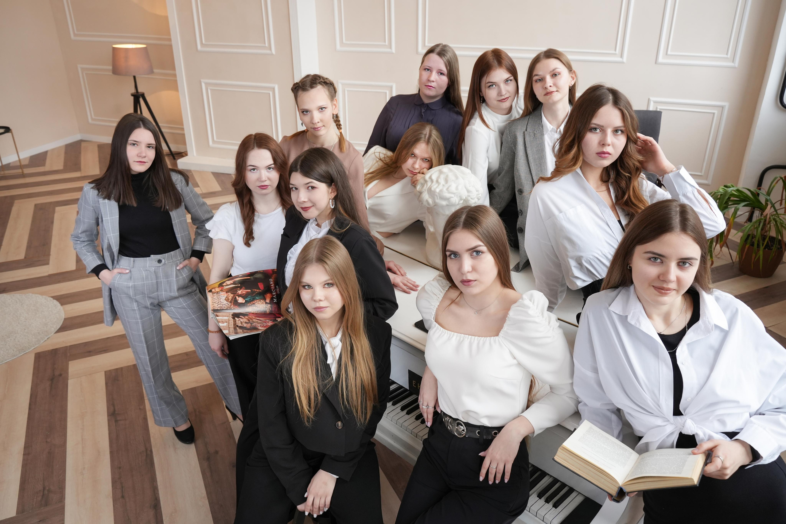 Анонс фотосессии 9 «а» класса Введенской школы. Выпускные альбомы в Кургане, Твой альбом, Книга